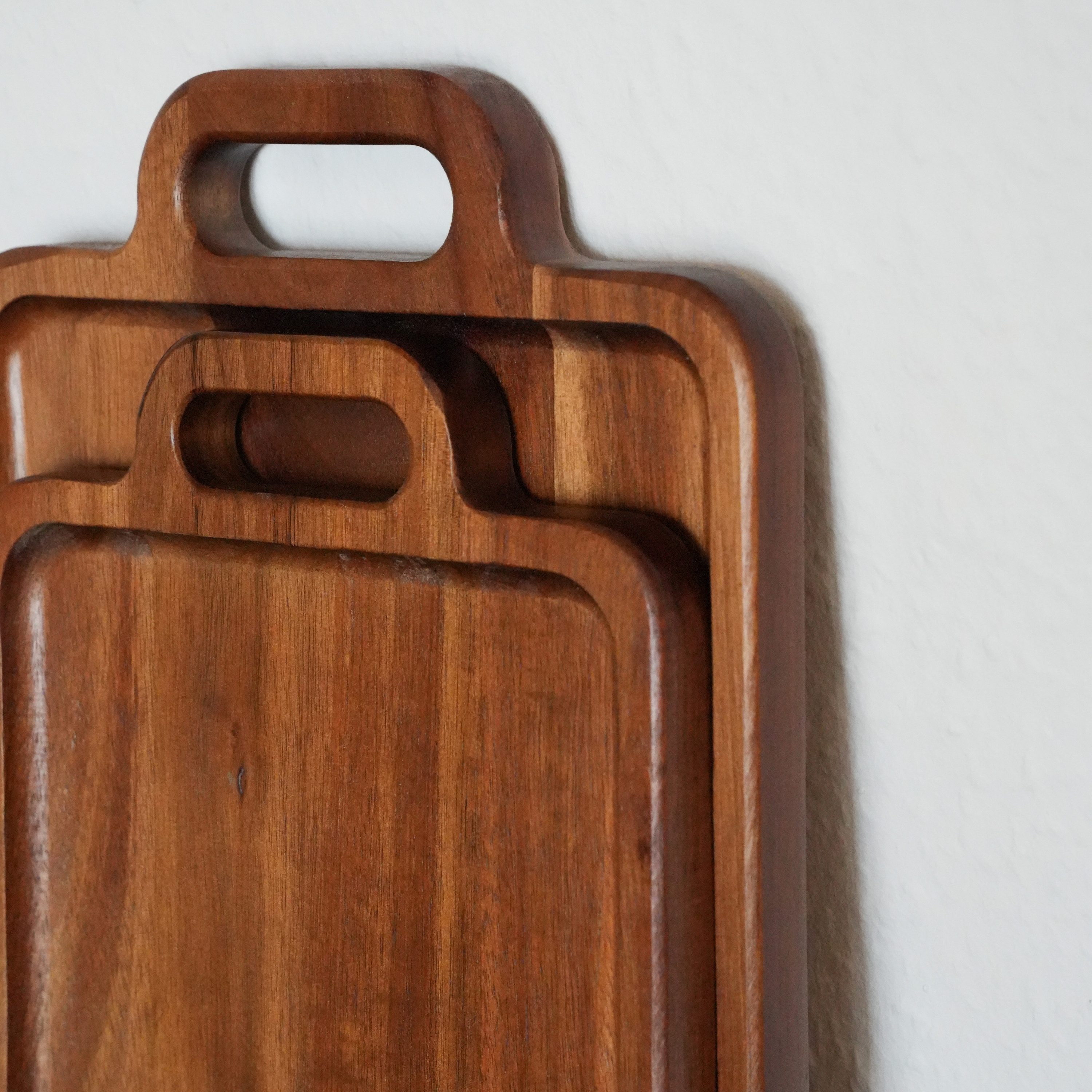 Zoha Servierplatte Serviertablett Akazienholz - Holztablett Rechteckig, Handgefertigt, Naturbelassen, Akazienholz, Pflegeleicht