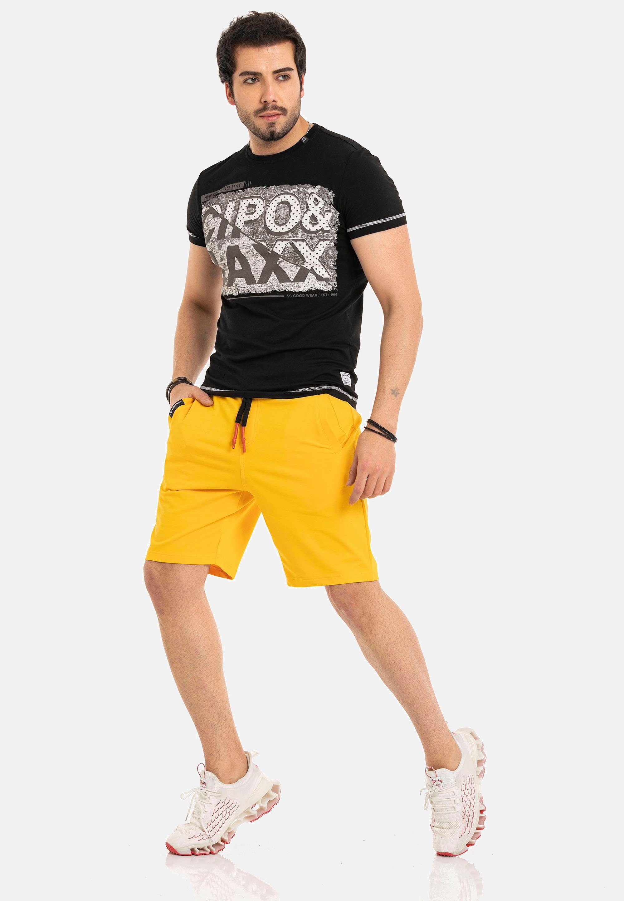 Cipo & Baxx gelb sportlichem in Look Shorts