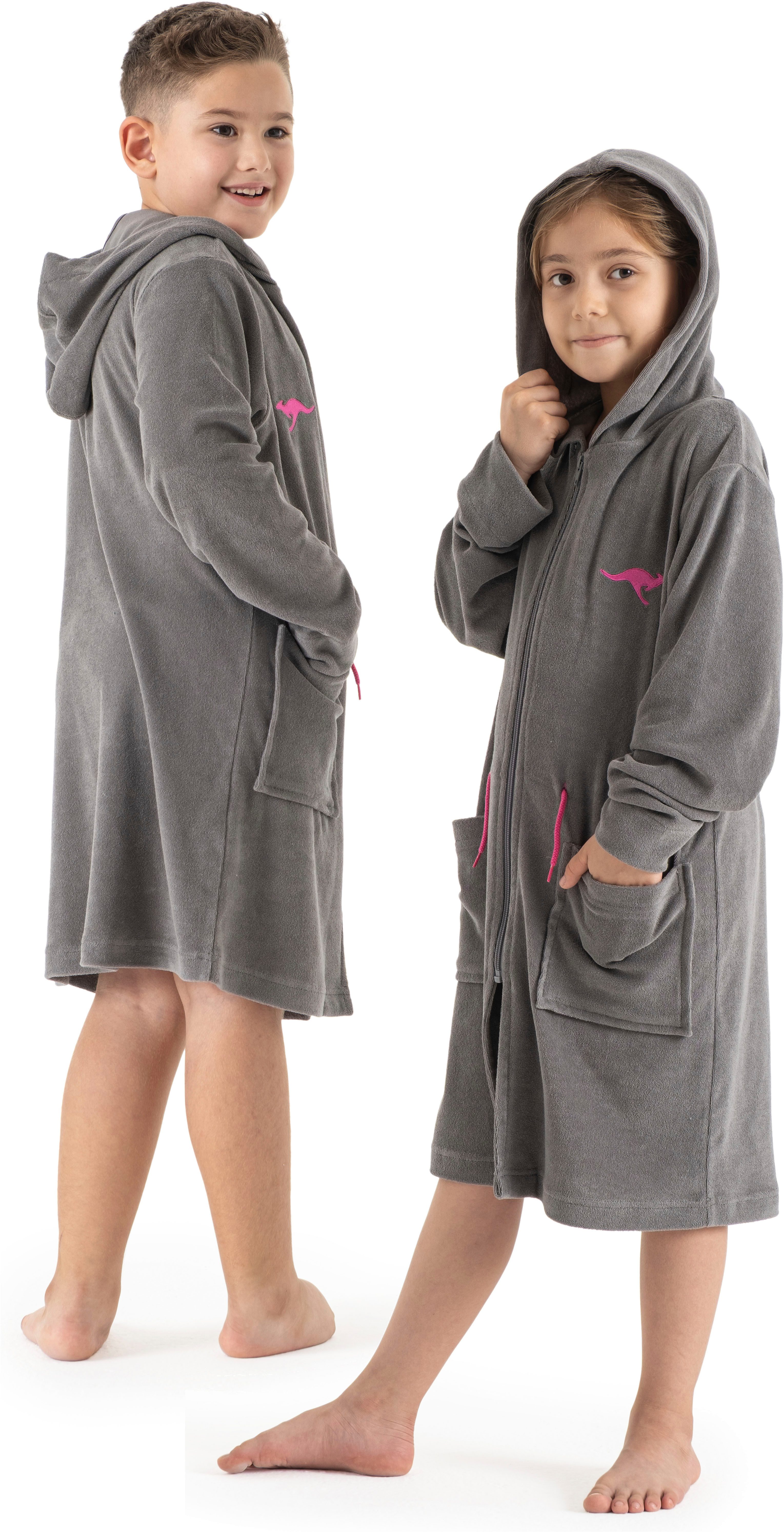 KangaROOS Kinderbademantel Kira, Ideal für Zuhause, Schwimmbad oder im Urlaub, Kurzform, Leichtfrottier, Kapuze, Reißverschluss, modernen, sportliches Design, leuchtenden Akzenten