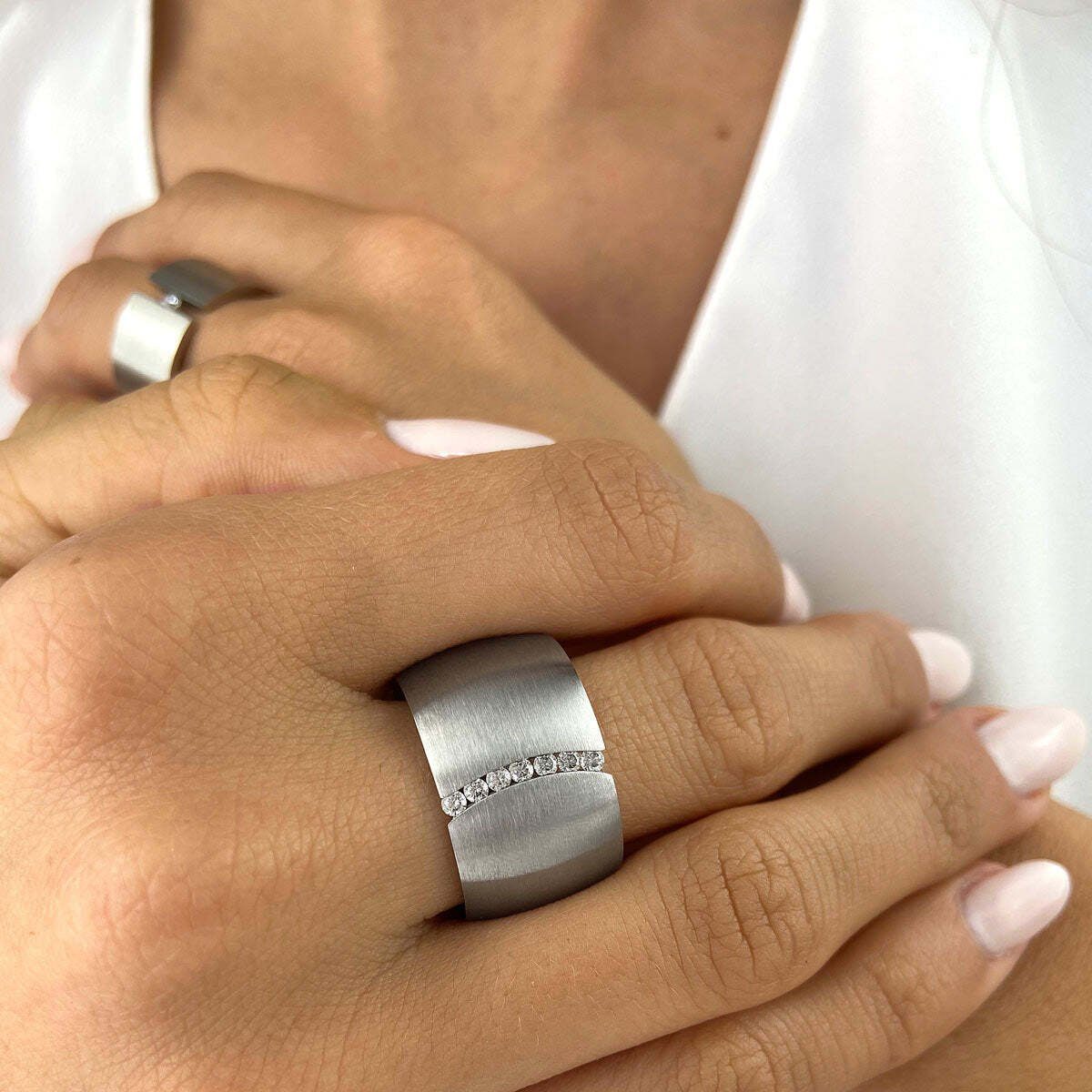 Damen Schmuck M&M Fingerring Ring Damen silber / gold breit (14mm) mit Zirkonia (1-tlg), ModernGlam, deutsche Qualität, inkl. ed