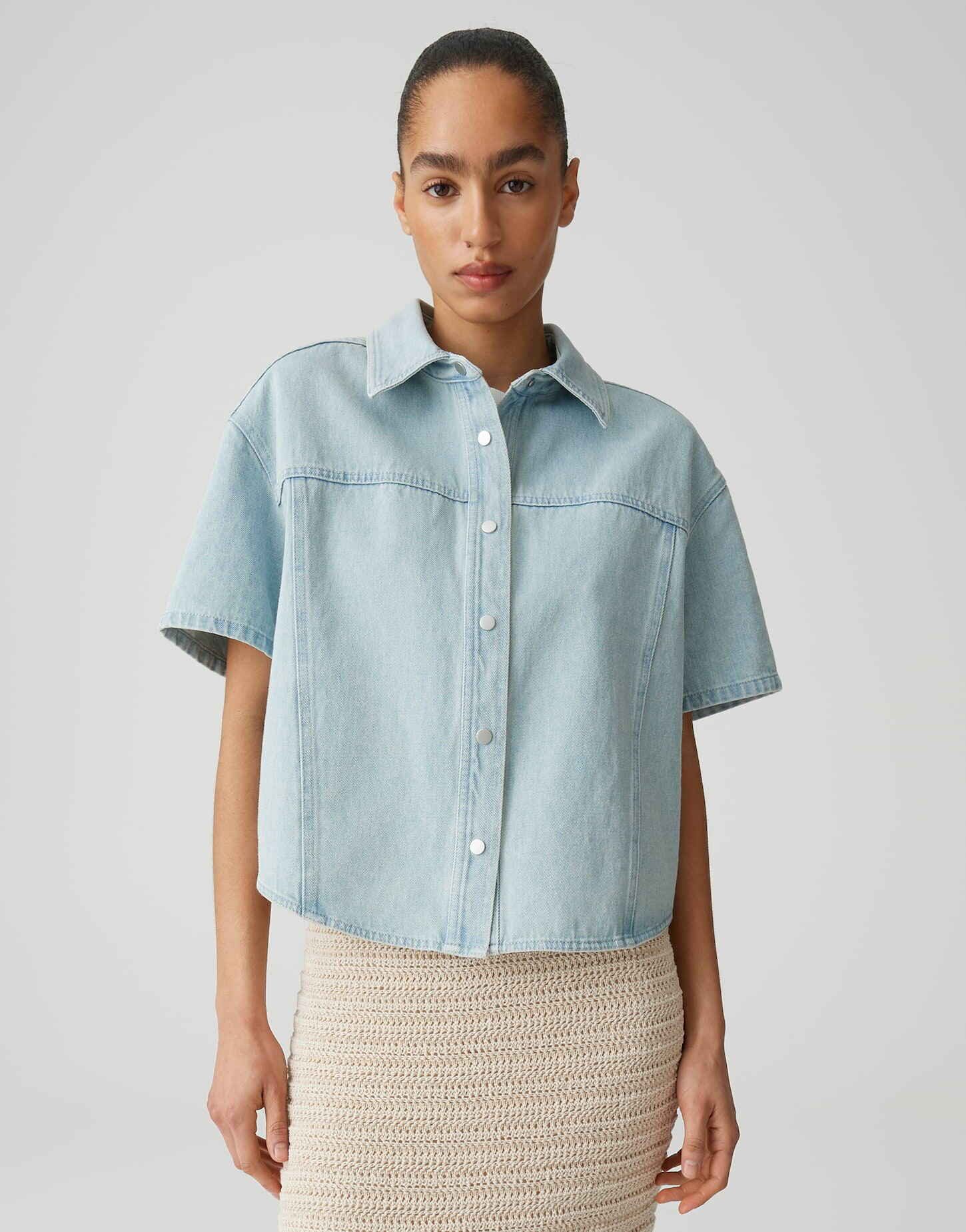 OPUS Kurzarmbluse Ferluna breath aus Denim mit weiter Passform abgesteppte Teilungsnähte, authentische Waschung, fester Griff, Casual