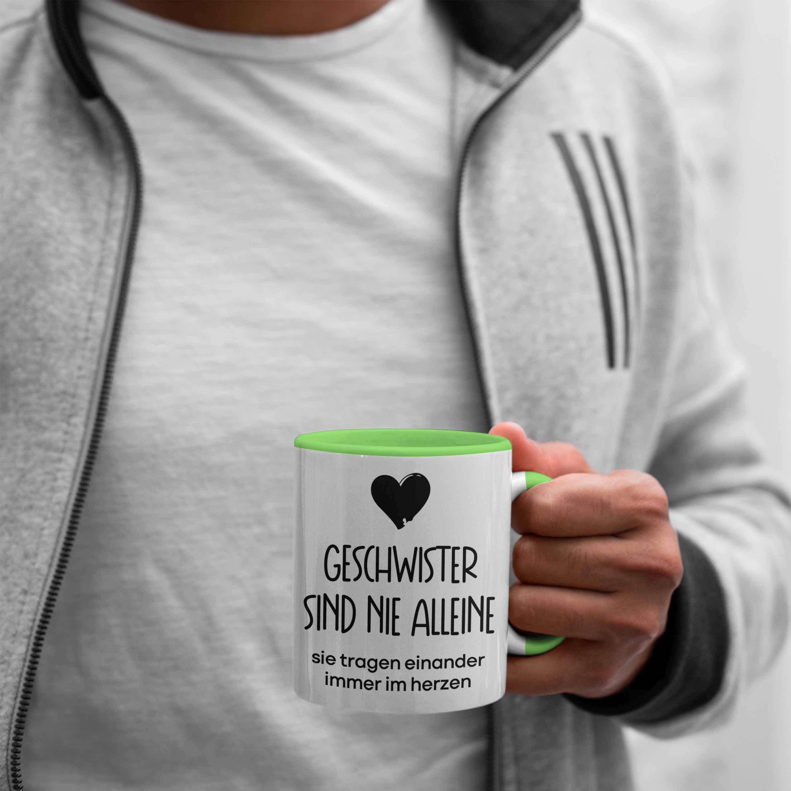 Trendation Tasse Trendation - Tasse Schwester Grün Alleine Sind Geburtstag Bruder Geschwister Geschenkidee Nie Geschenk