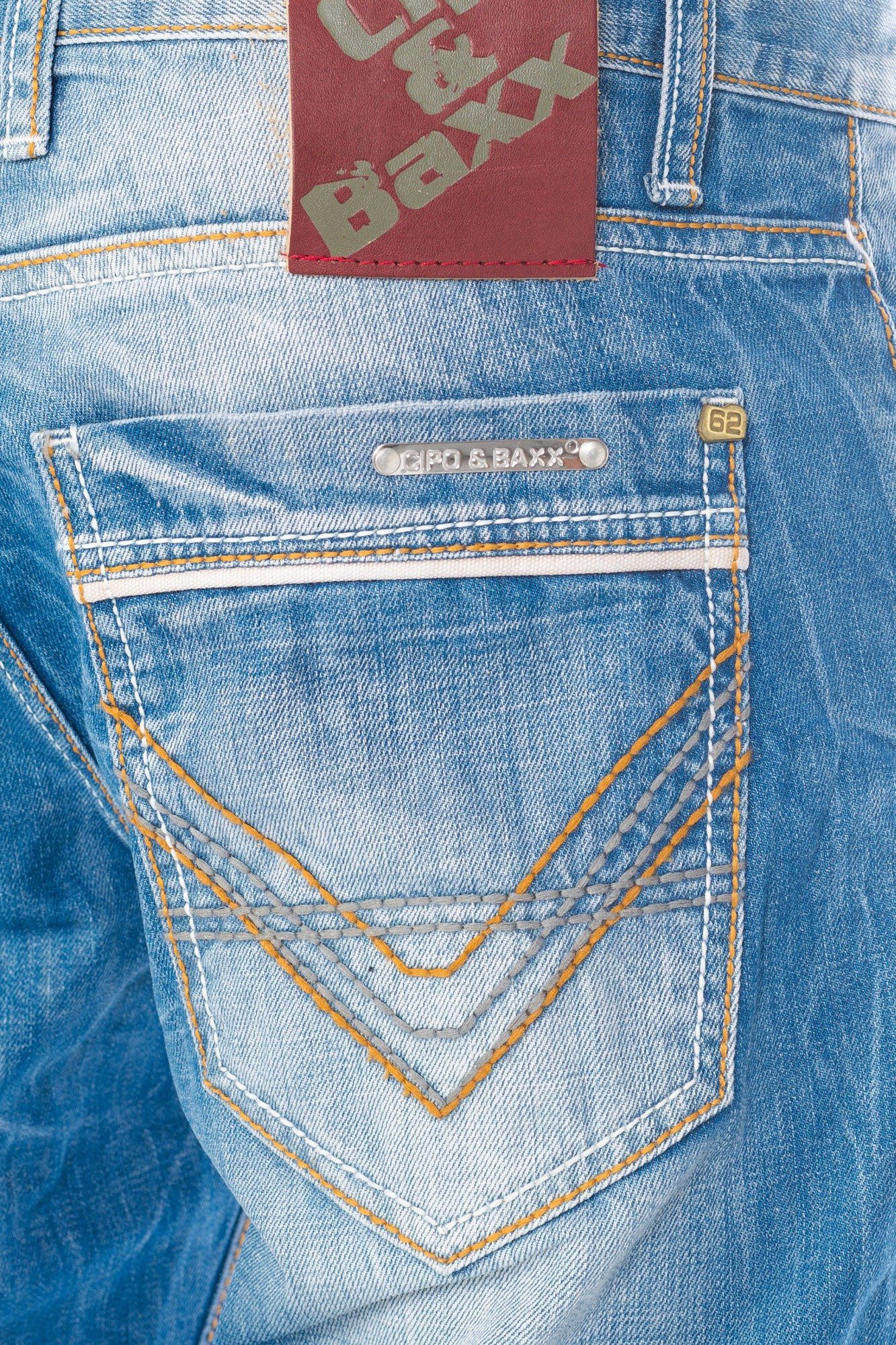 Cipo & Baxx Regular-fit-Jeans Herren Jeans Hose mit Kontrastnähten und stylischer Waschung Regular Fit Jeans Hose mit dicken Kontrastnähten und heller Waschung – Bild 4 von 5