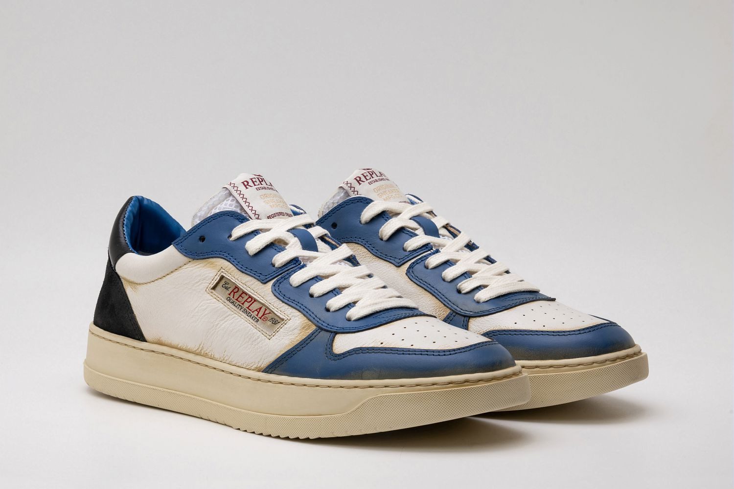 Sneaker