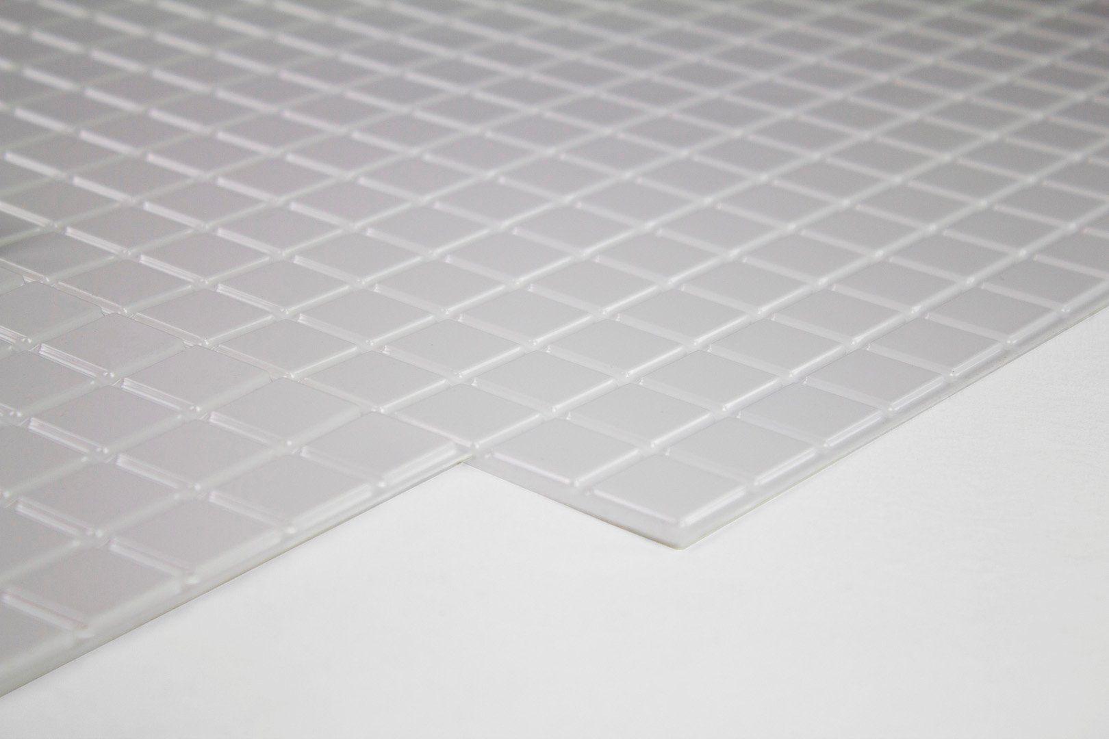 Hexim Wanddekoobjekt WHITE MOSAIC (Restposten! - stabile und pflegeleichte PVC Platten zur Wandverkleidung z. B. als Küchenrückwand (950x480mm) Wand resistent Gestaltung)