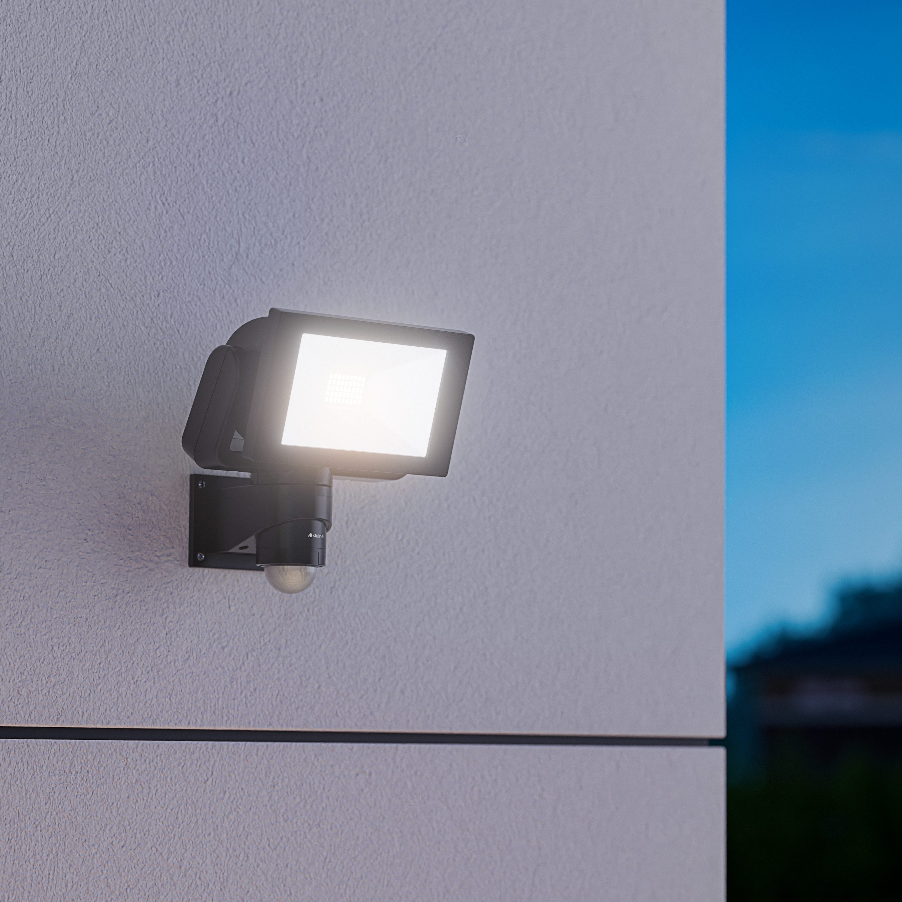 steinel LED Wandstrahler LS 300, mit Bewegungsmelder, LED fest integriert, Neutralweiß, 29,5 W, schwenkbar, neutralweiß