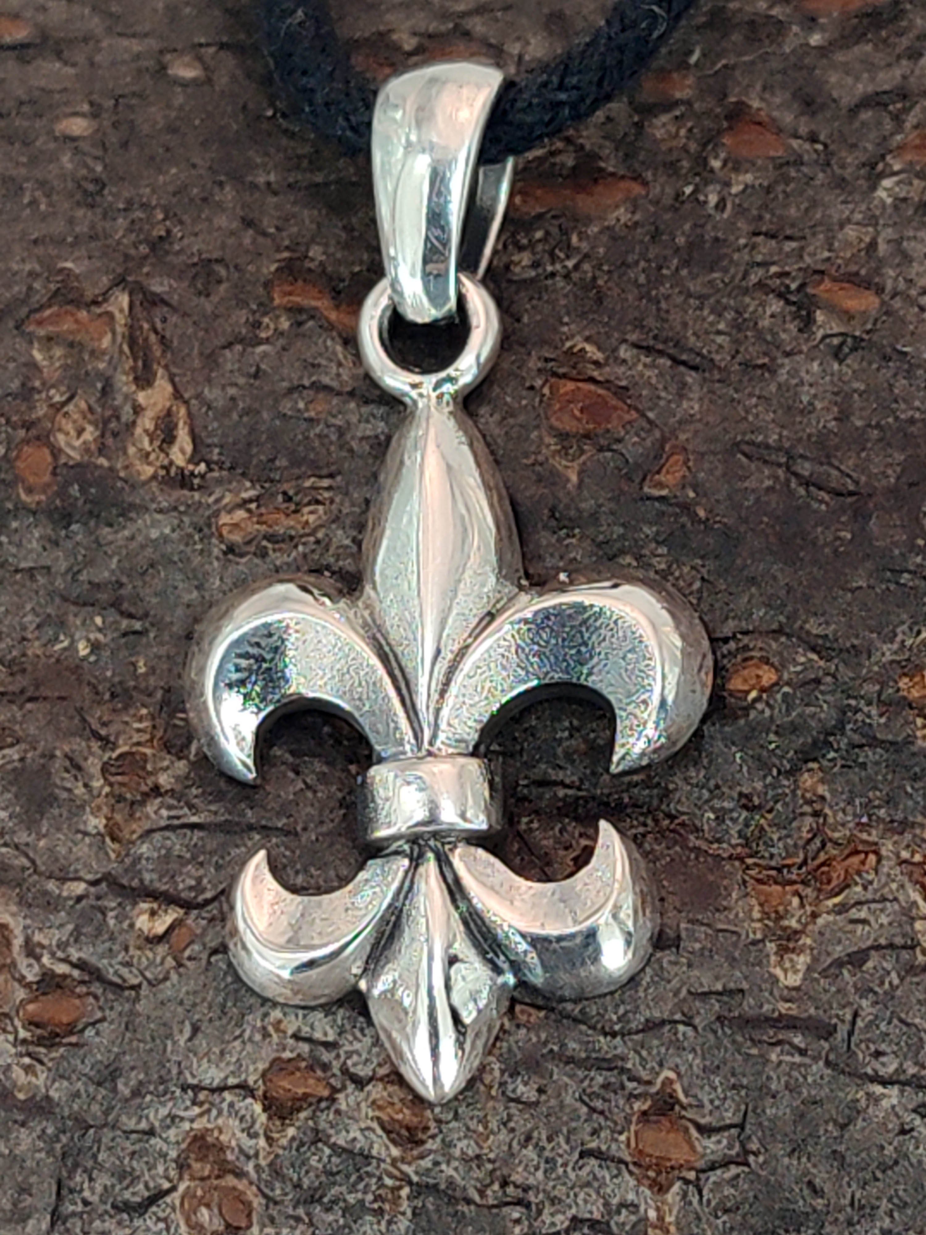 Kiss of Leather Kettenanhänger Si.40 Fleur-de-Lis Lilie Fleur de Lis / Lys Blume, 925 Silber (Sterlingsilber)