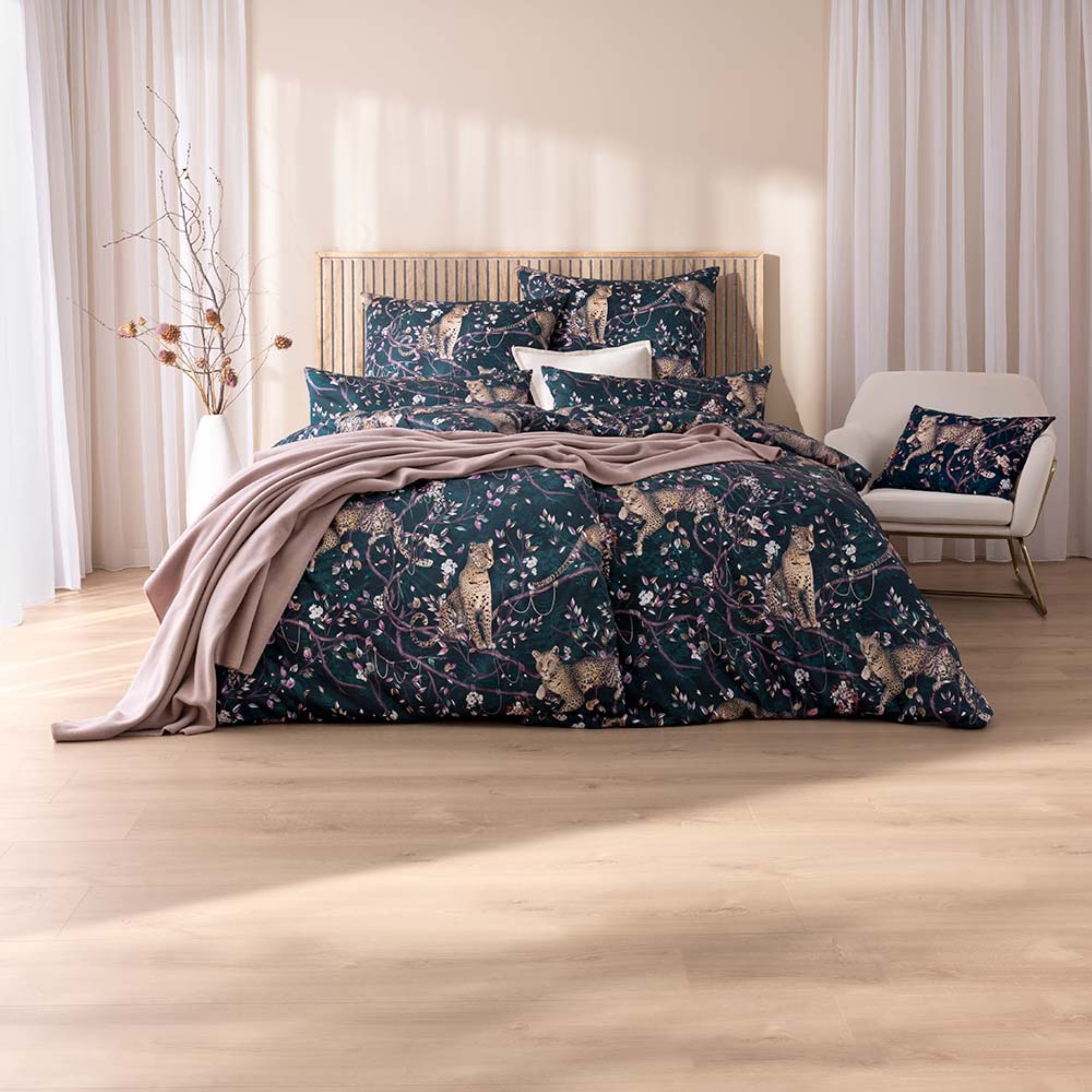 Estella Bettwäsche Estella Mako-Satin Bettwäsche 135x200 Leonida nachtblau Leopard Äste, Mako-Satin, 2 teilig, für Sommer und Winter