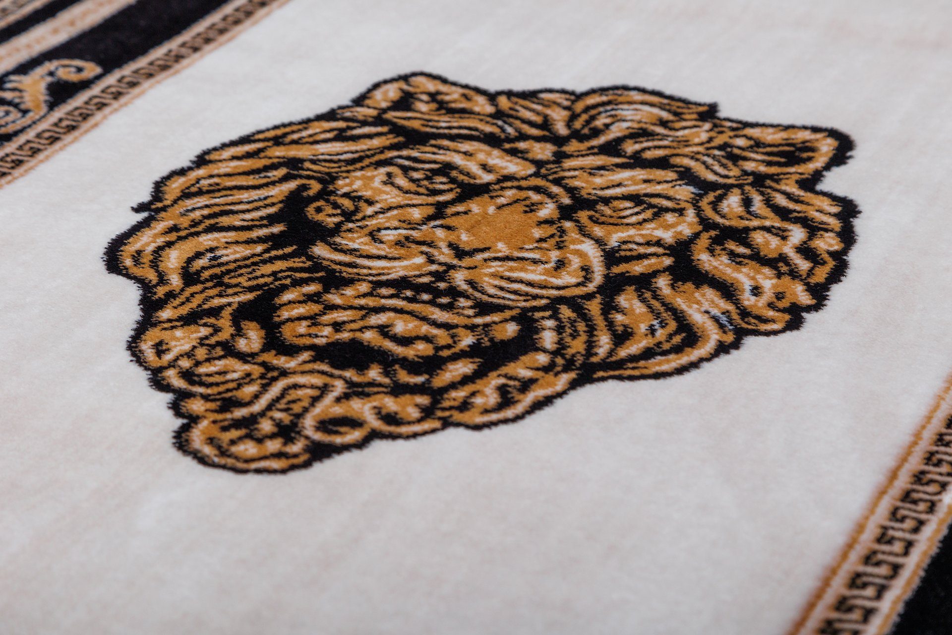Belle Arti Teppich Teppich Wohnzimmer Wohnzimmerteppich Löwenkopf Löwe Motiv schwarz gold, Kurzflor, Anti-Rutsch, orientalisch, Mäander Muster, Seidenoptik – Bild 4 von 5