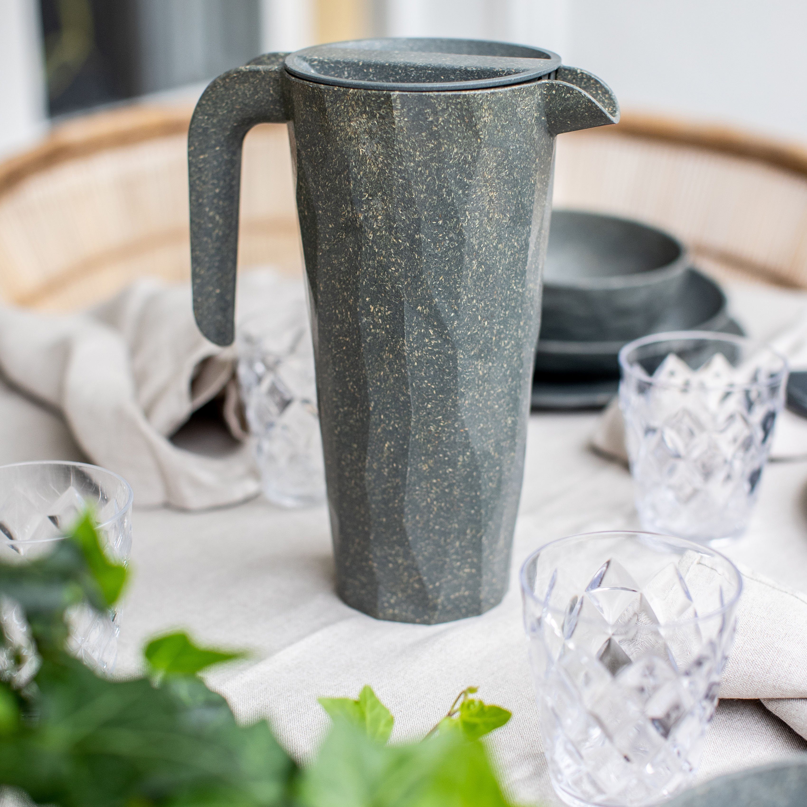 KOZIOL Kanne CLUB PITCHER, 1,5 l, spülmaschinenegeeignet, unzerbrechlich, 100% recycelbar
