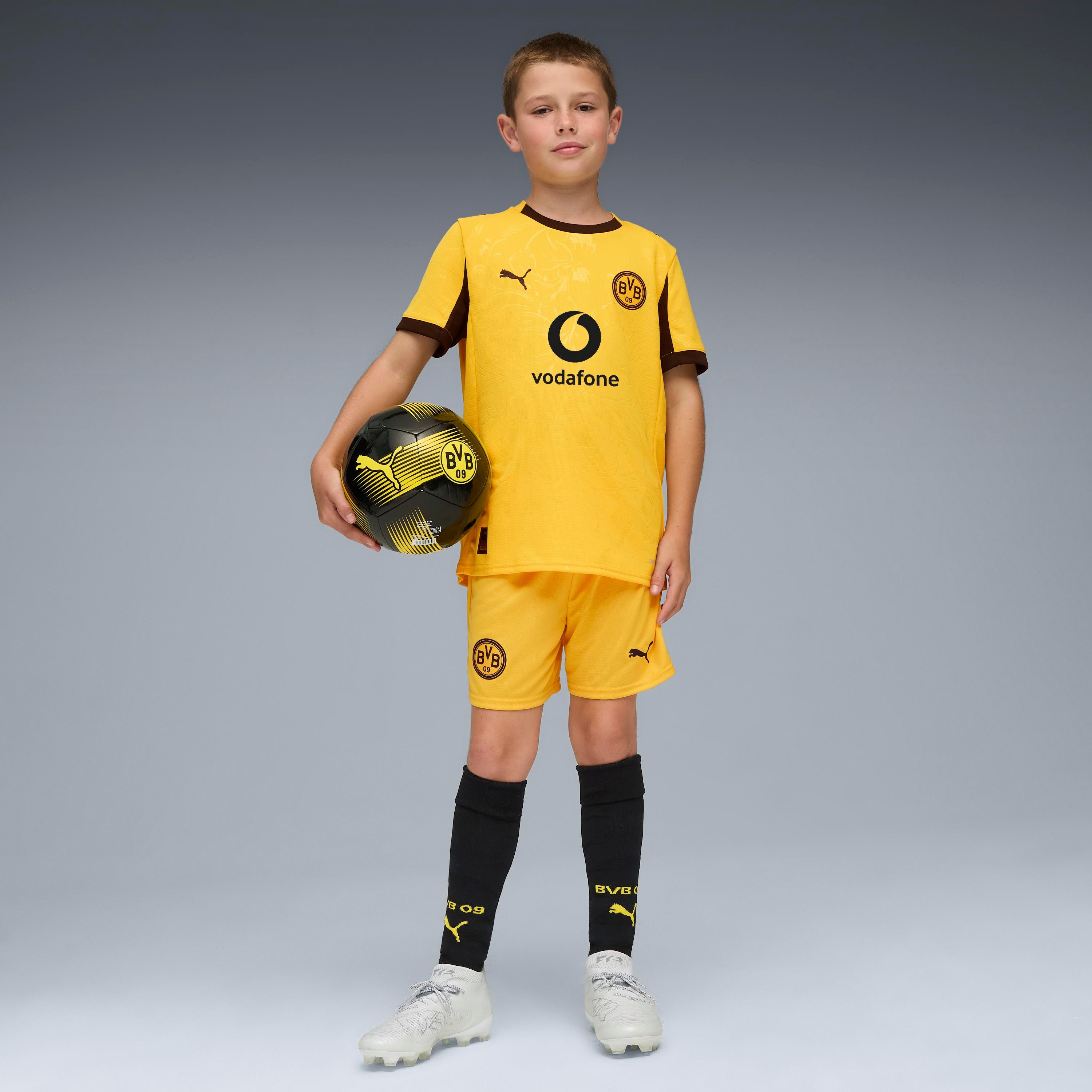 PUMA Trainingsshorts BVB SHORTS REPLICA JR sportlicher Stil, für Fußball und Training, mit DryCELL-Technologie – Bild 4 von 5