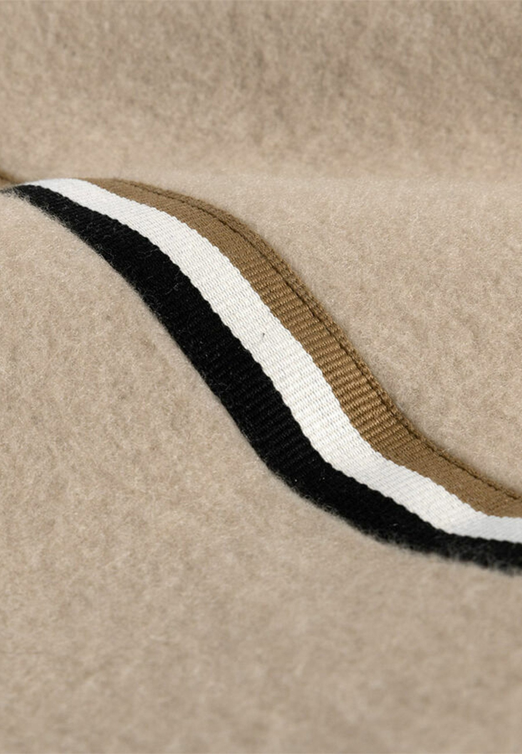 Plaid BLINEA, BOSS Home, mit Label-Applikationen