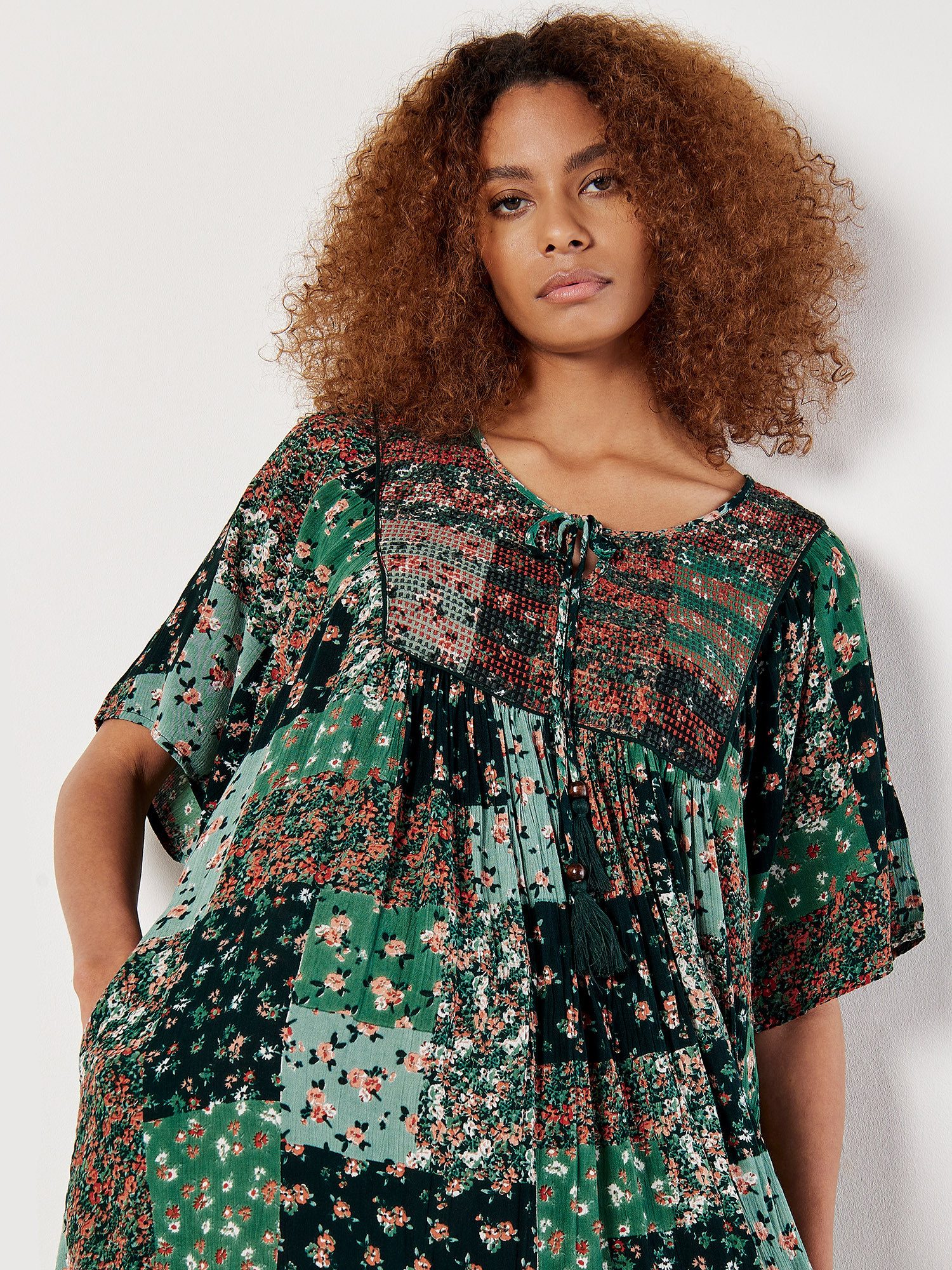 Apricot Minikleid Florales Patchwork-Kleid mit Quastenband günstig online kaufen