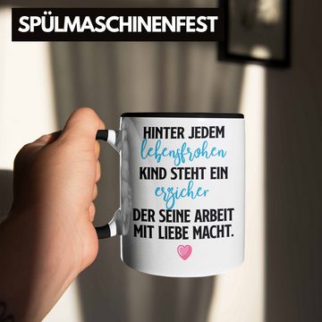 Trendation Tasse Trendation - Erzieher Tasse Geschenk Abschiedsgeschenk zum Abschied Lustig Geschenke Kaffeetasse Kindergarten Erzieher Mit Herz