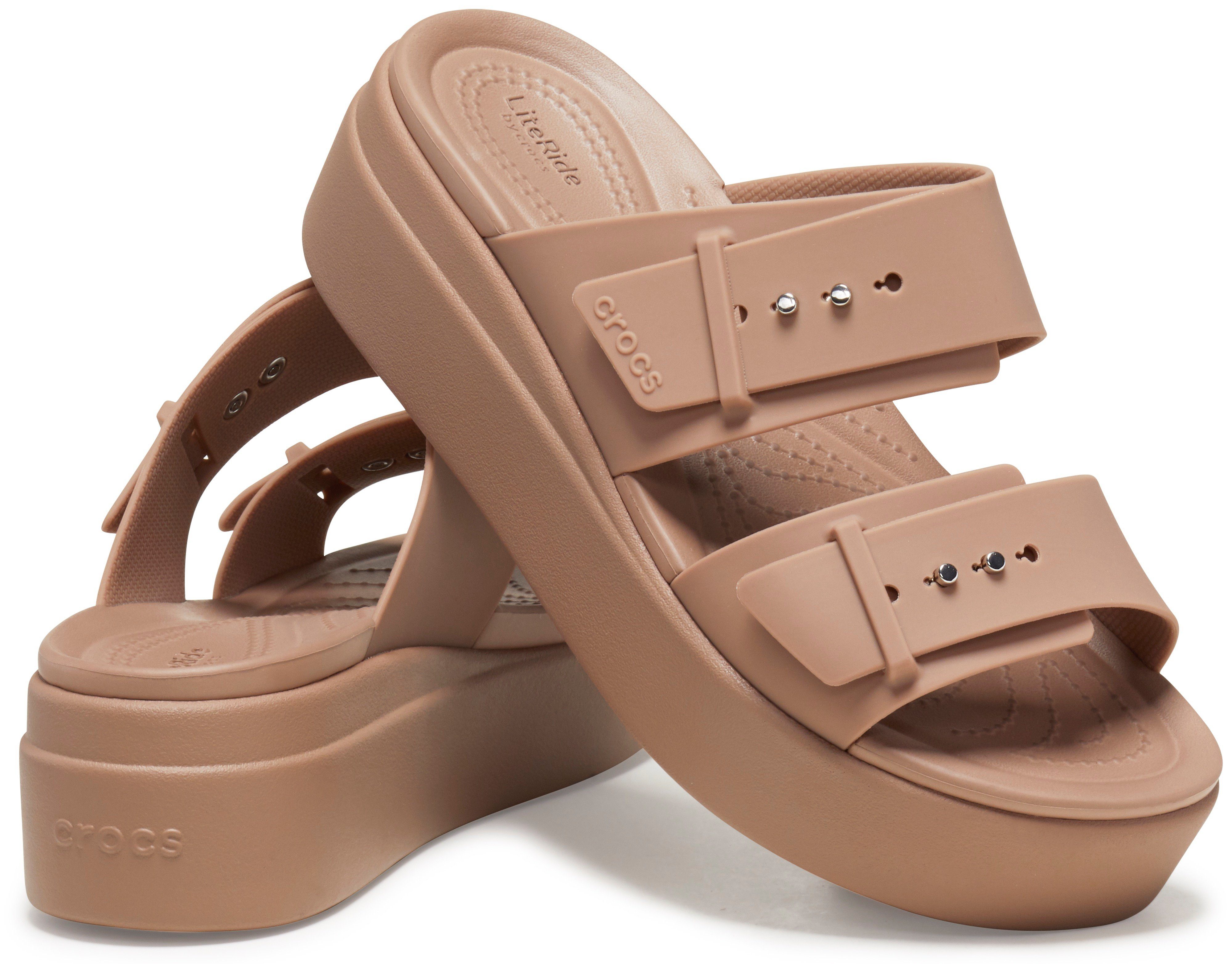 Crocs Brooklyn Low Wedge Pantolette, Plateau, Sommerschuh, Schlappen mit Schnallenverschluss
