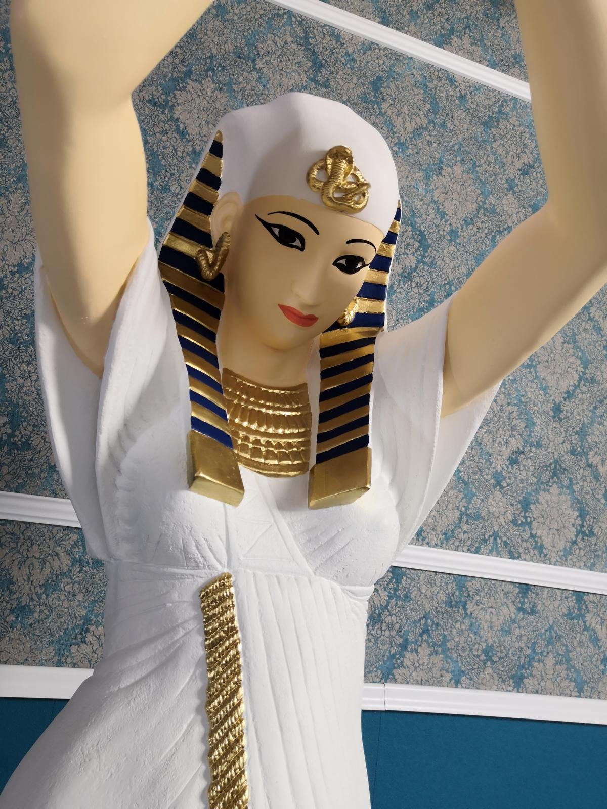 JVmoebel Stehlampe Handgefertigte Stehleuchte mit ägyptischer Frauenfigur aus Stuckgips, Made in Europa