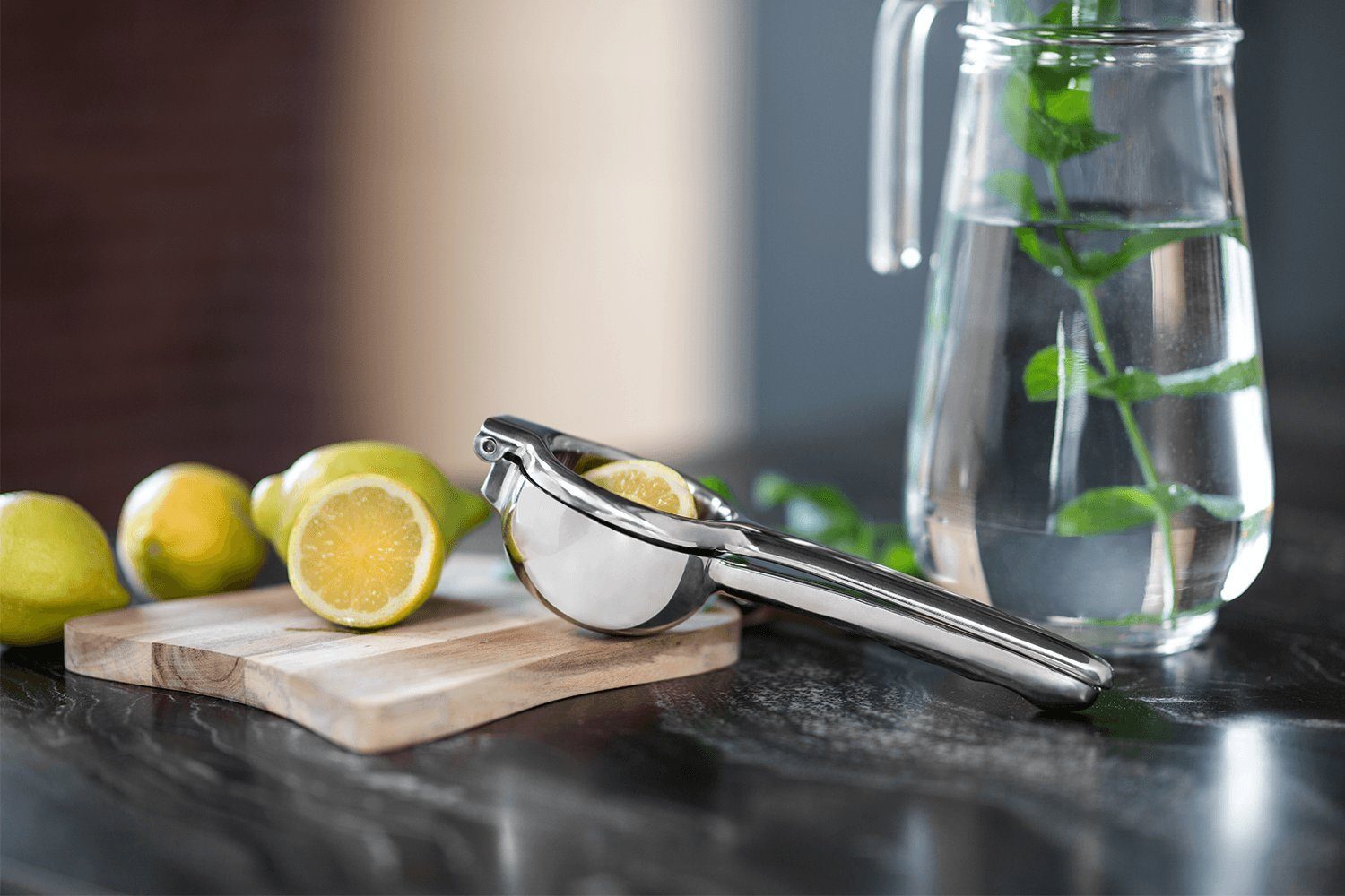 Sallys Zitruspresse All-in-One aus Edelstahl, kernloses Entsaften – Bild 4 von 5