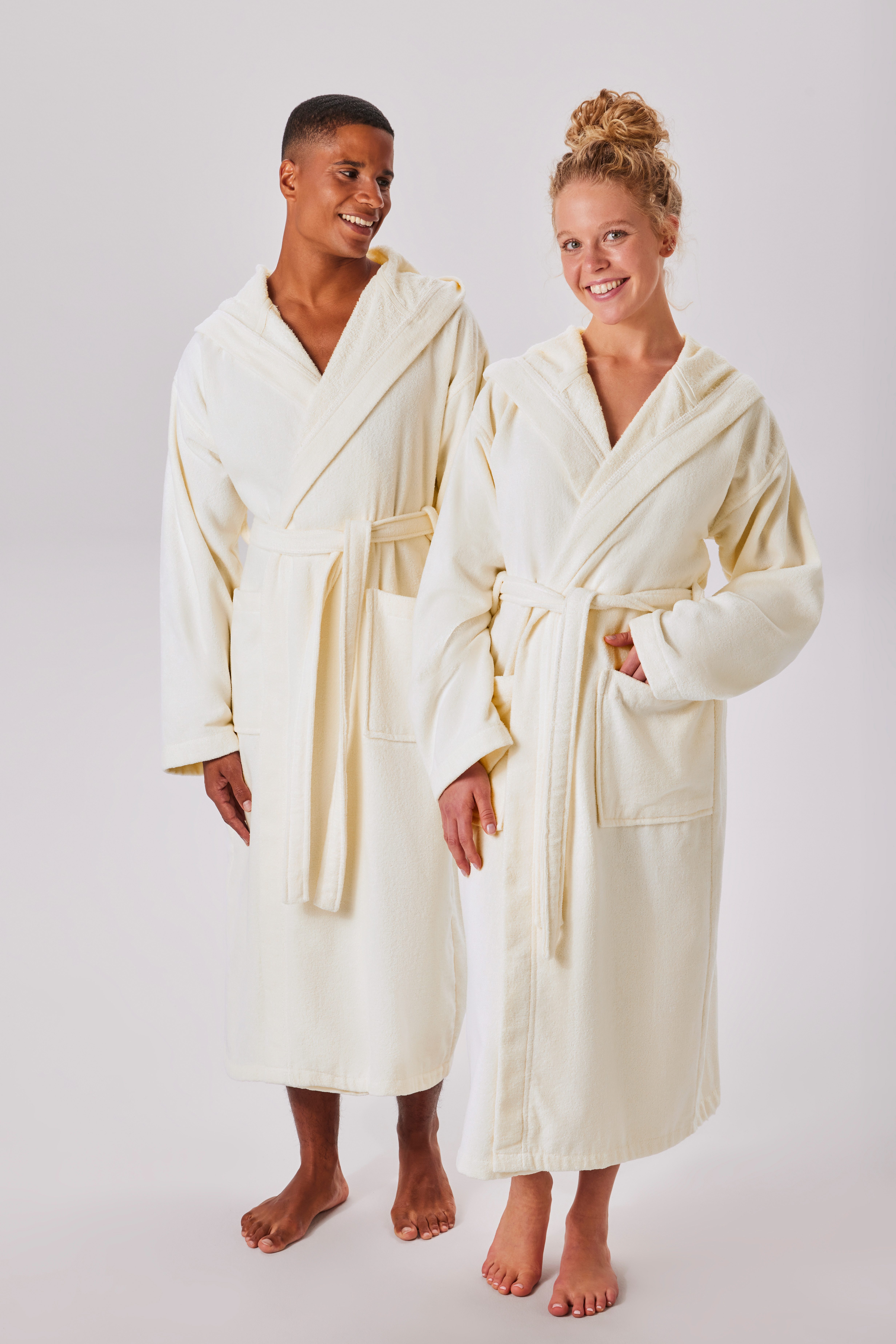 OTTO home Unisex-Bademantel Regona, Hotelbademantel, Morgenmantel, Standardlänge & Überlänge, Langform, Veloursfrottier, Kapuze, Gürtel, Damen & Herren, mit Taschen, flauschig, weich, Velours, Sauna & Spa