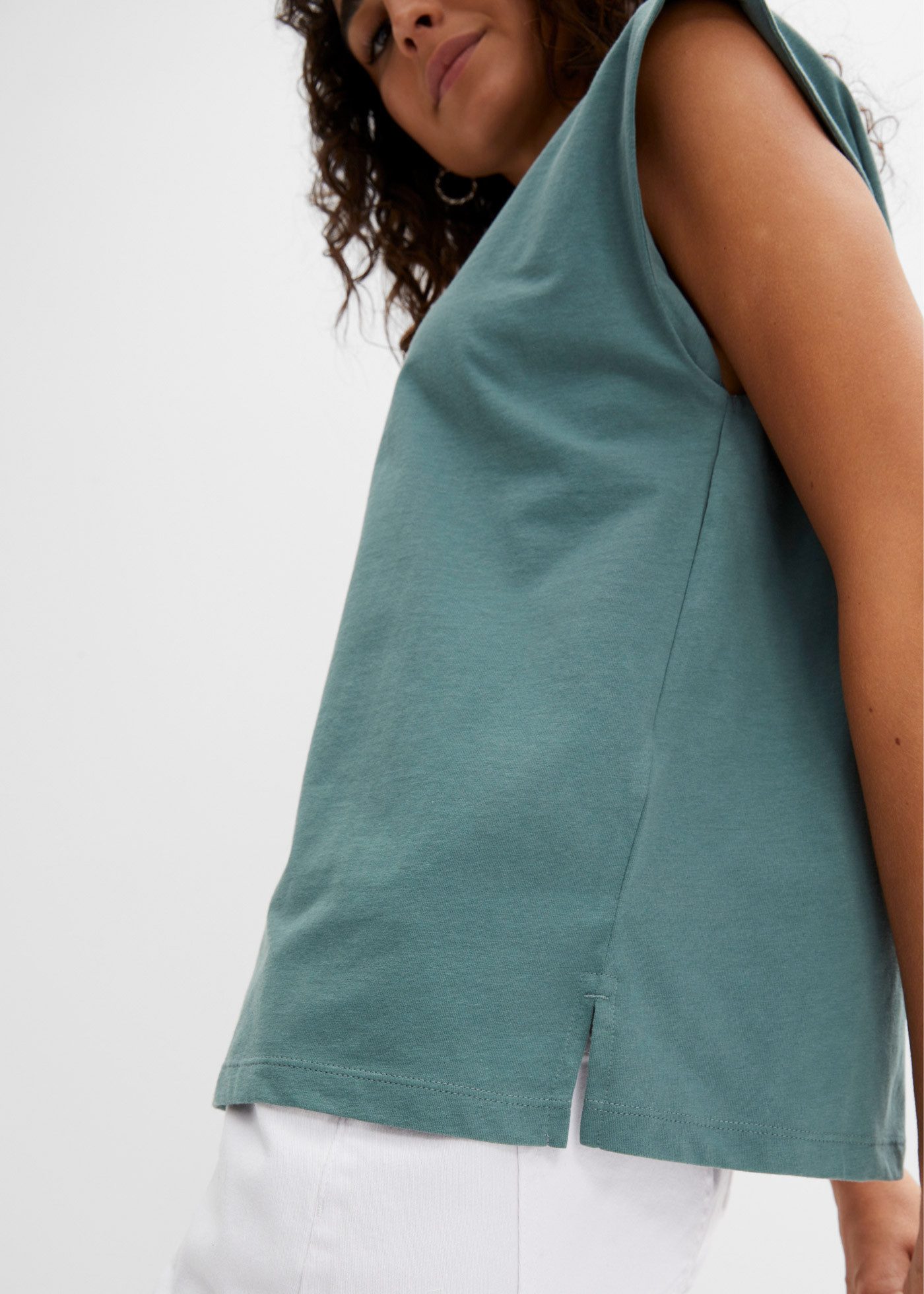 bonprix Oversize-Shirt lässiger Oversize-Schnitt, verstärkte Schulter, ärmellos
