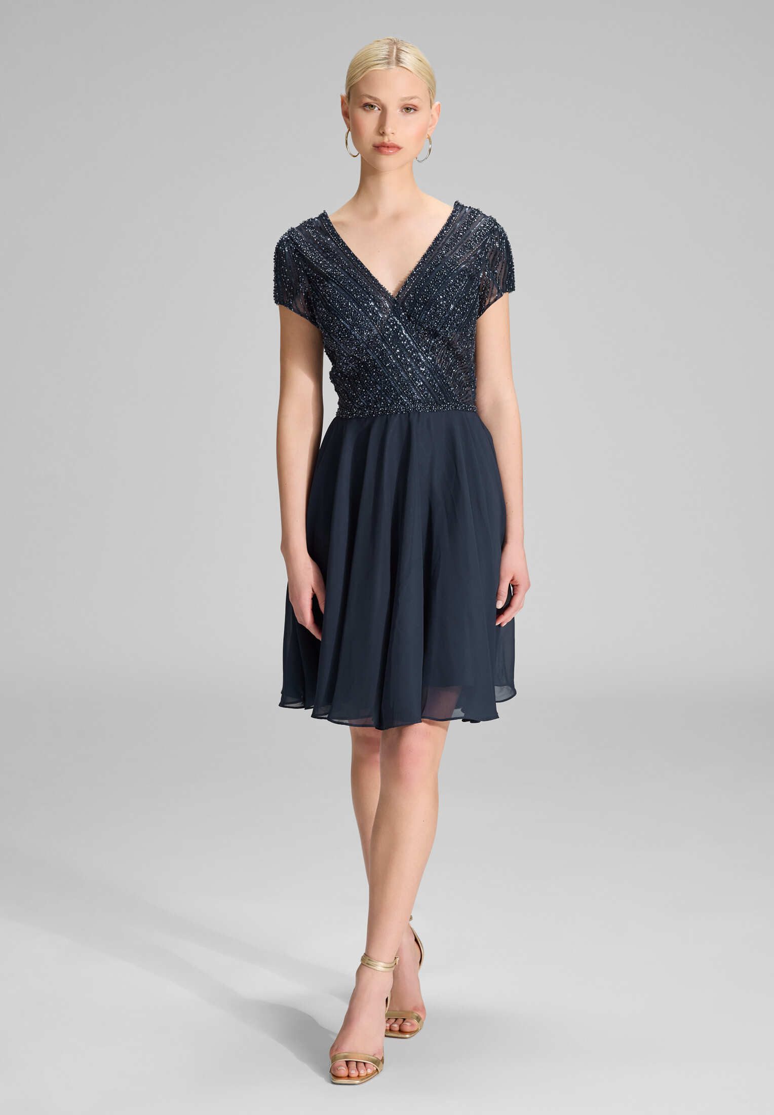 Hey Kyla Cocktailkleid - Besticktes Chiffonkleid mit kurzen Ärmeln Taillier günstig online kaufen