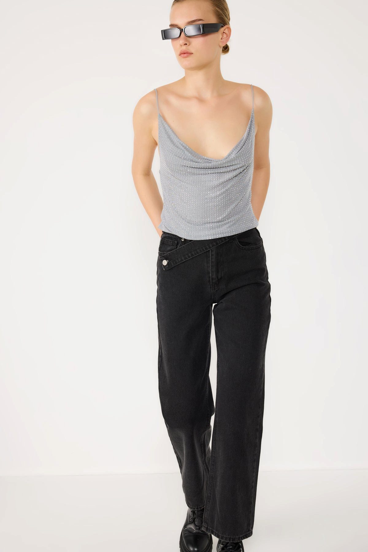 No Matter What Blusentop Top-Body mit tiefem Ausschnitt und Steinverzierungen