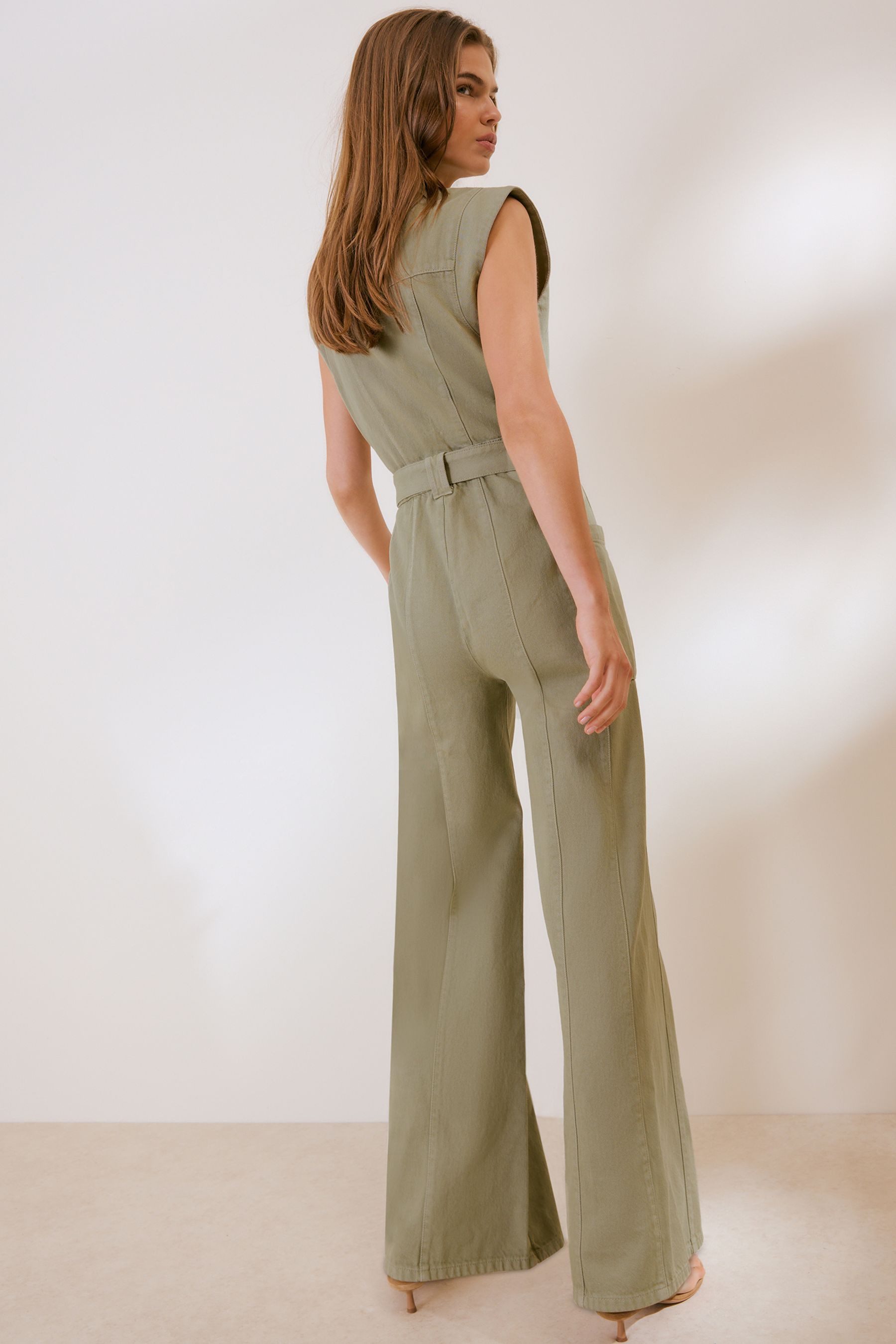 Friends Like These Jumpsuit Friends Like These Jumpsuit aus Denim, Kurzgröße (1-tlg) – Bild 2 von 3