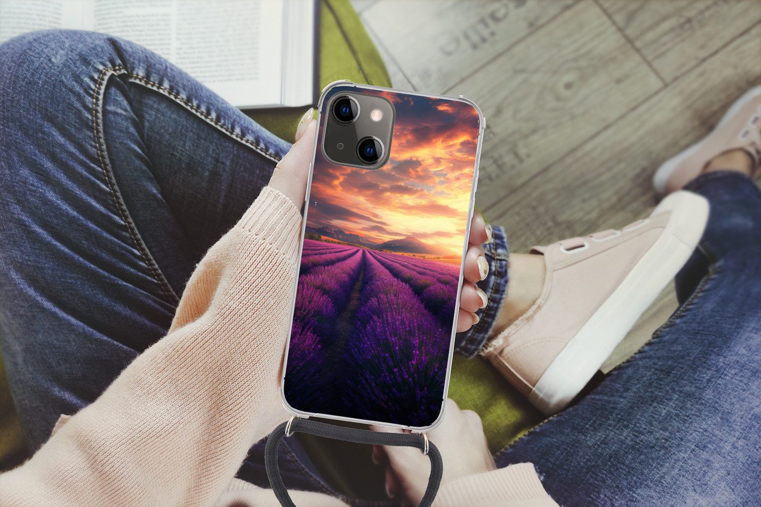 MuchoWow Handyhülle für Apple iPhone 13 Lavendelfeld - Sonnenuntergang - Lila, Tragbare Handyhüllen mit Kette zum umhängen, Handykette Handyband