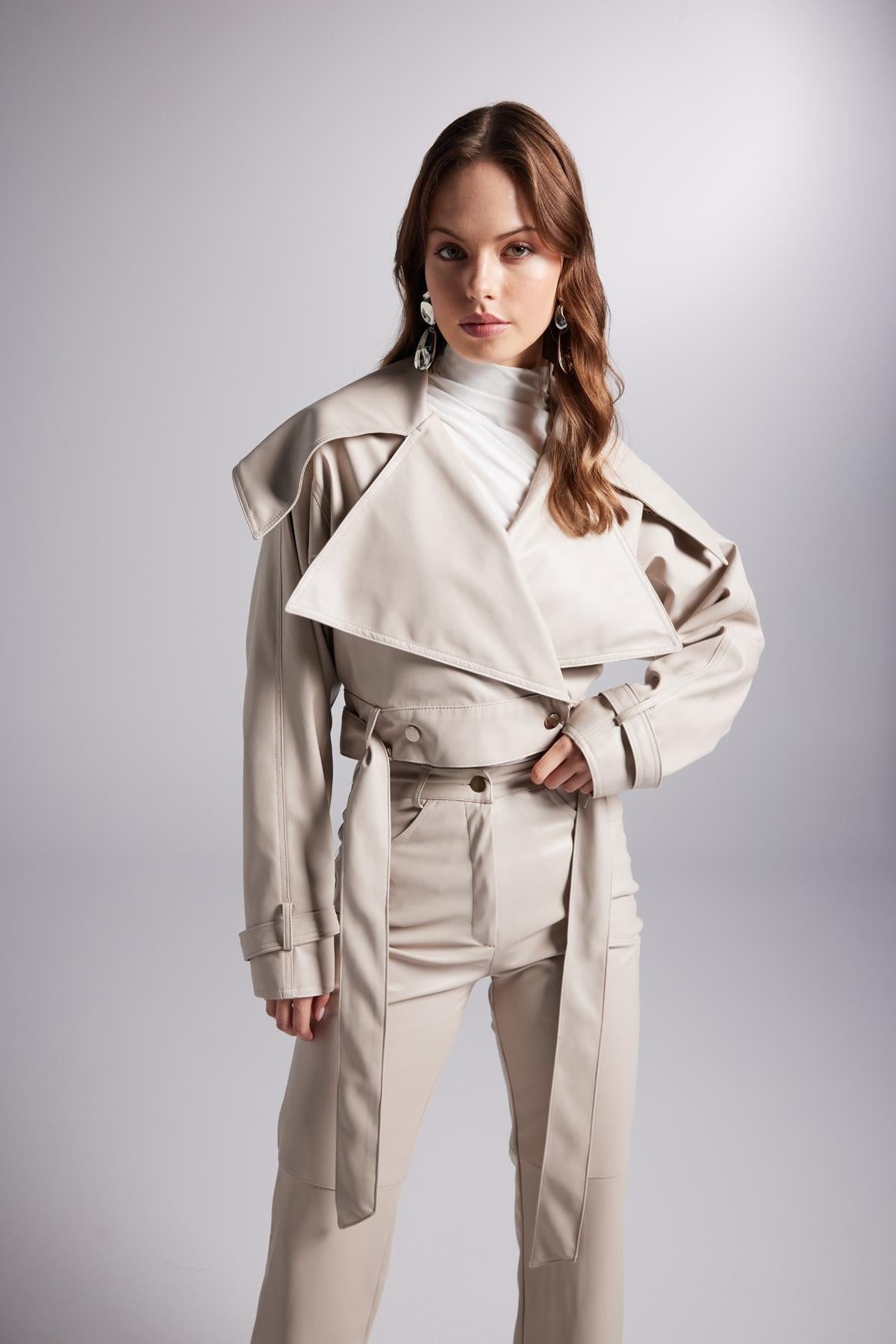 HOLLY LOLLY Windbreaker Neeko Veloursjacke mit Gürtel
