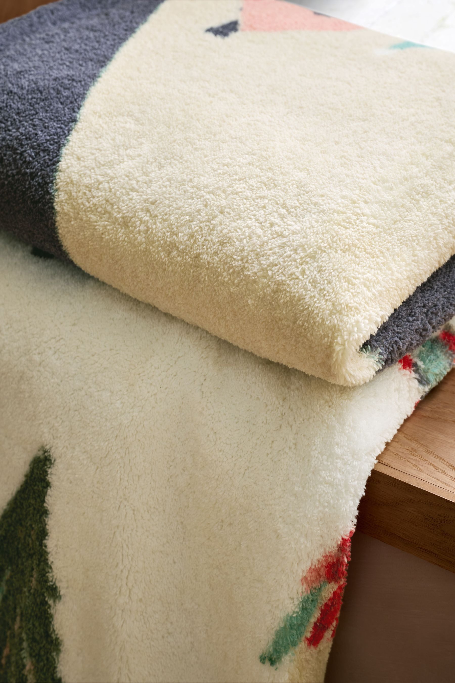 Überwurf Fleecedecke mit Winterszene, Next