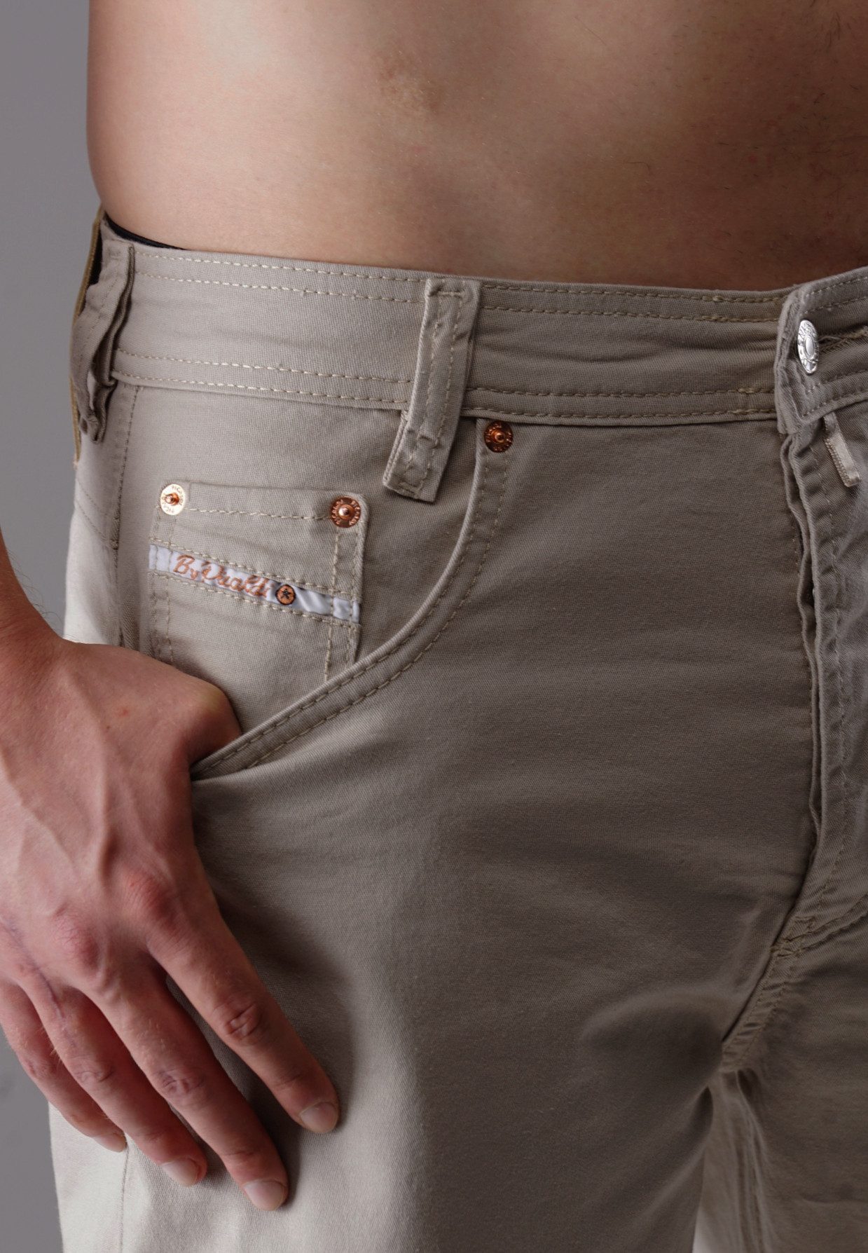 PICALDI Jeans 5-Pocket-Hose Stoffhose Zicco 472 Gabardine Glow Carrot Fit Beige Ecru (1-tlg) Sommerlicher Gabardine-Stoff
