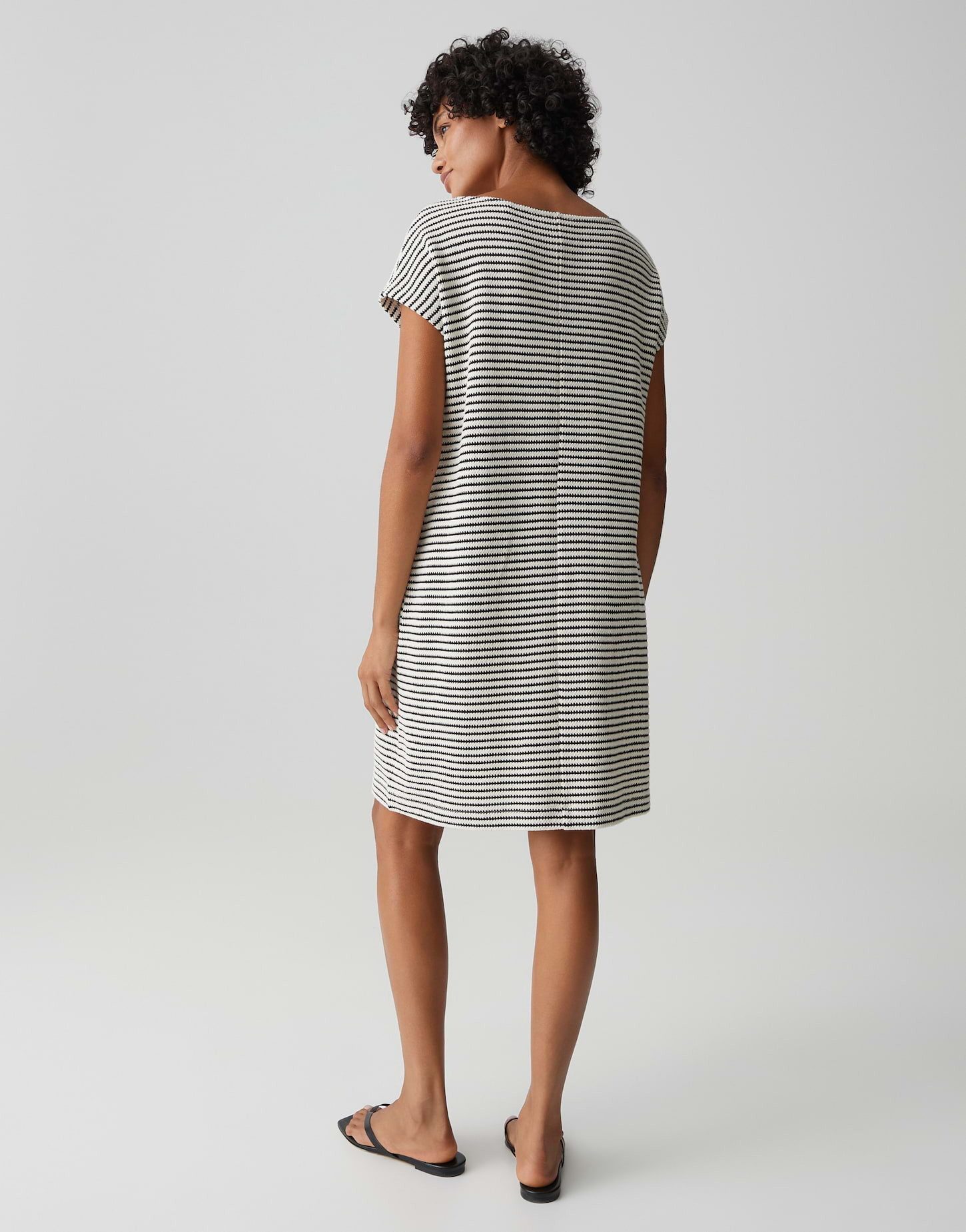 OPUS Sweatkleid Warua aus weichem Strick mit fließendem Fall Mit Eingrifftaschen für praktische Alltagslooks