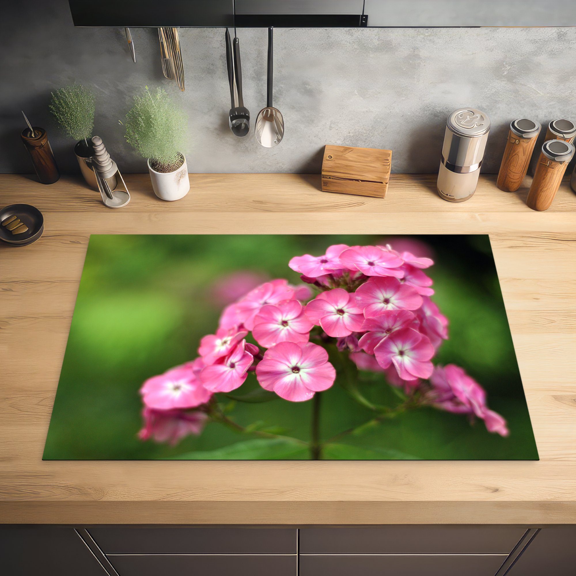 Ceranfeldabdeckung Hintergrund, küche, mit Schutz Herdblende-/Abdeckplatte (1 für 81x52 Rosa MuchoWow Vinyl, die cm, grünem tlg), Schmetterlinge Induktionskochfeld