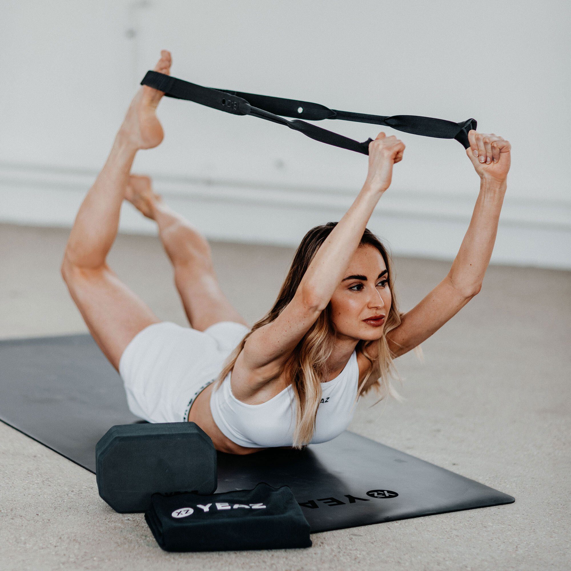 YEAZ Trainingsband FEEL PRO Fitness- und Yoga-Band + Öse