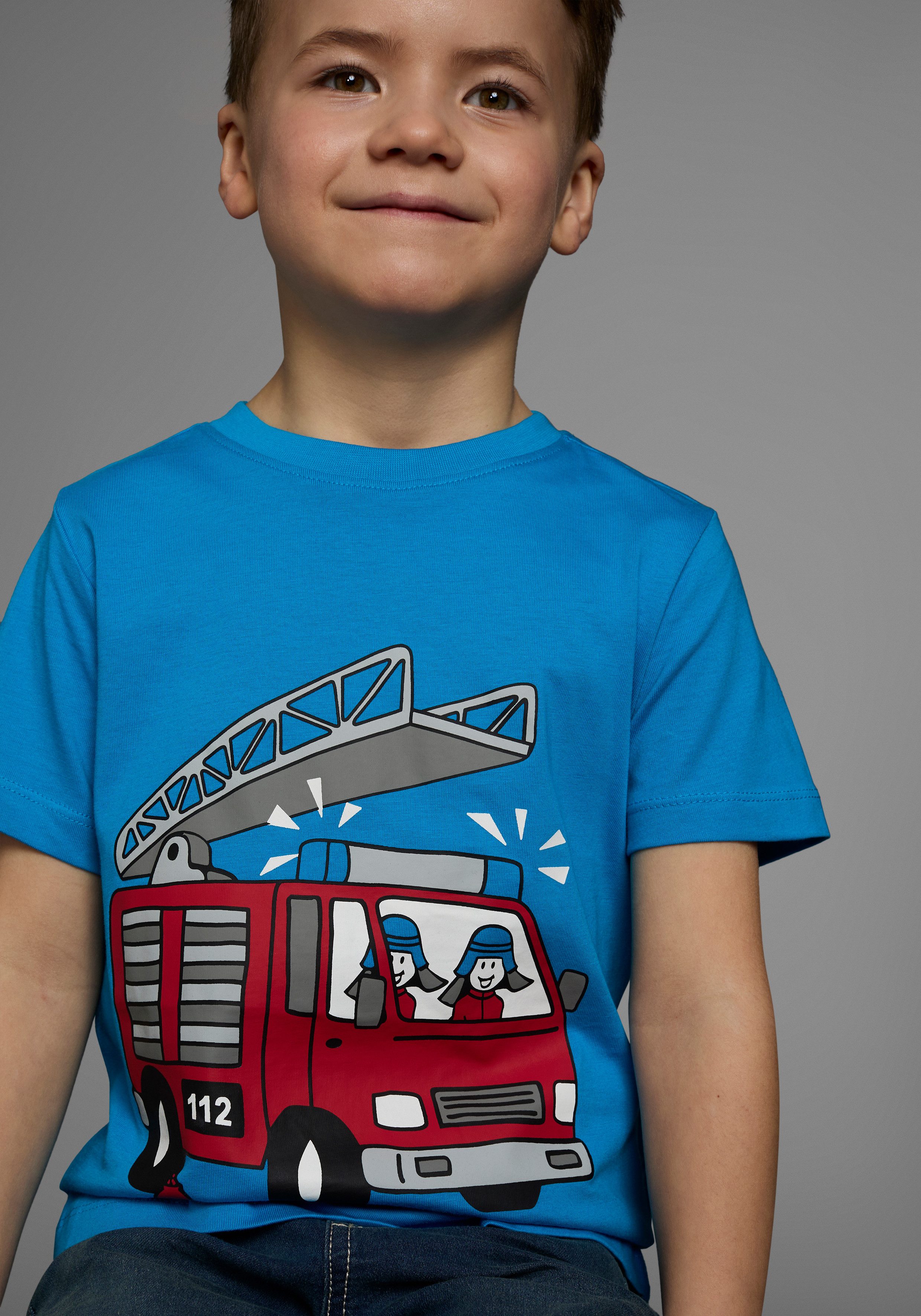 KIDSWORLD T-Shirt Mit coolem FEUERWEHR Druck Kurzarm, Basic-Passform, mit stylischem Druck, Rundhalsausschnitt