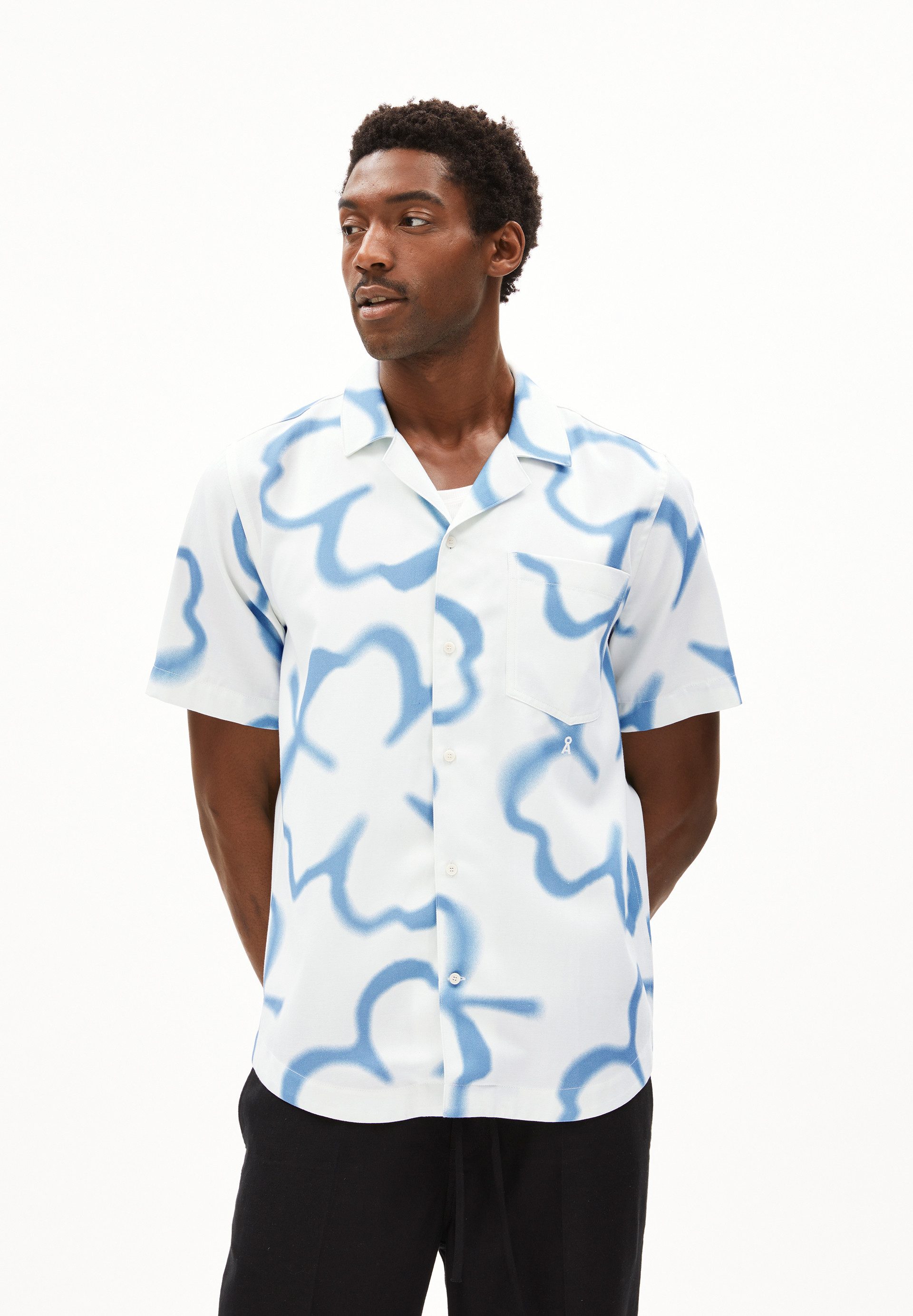 Armedangels Kurzarmhemd LOVAAR CLOVER Hemd aus TENCEL™ Lyocell Mix (1-tlg., Relaxed Fit)