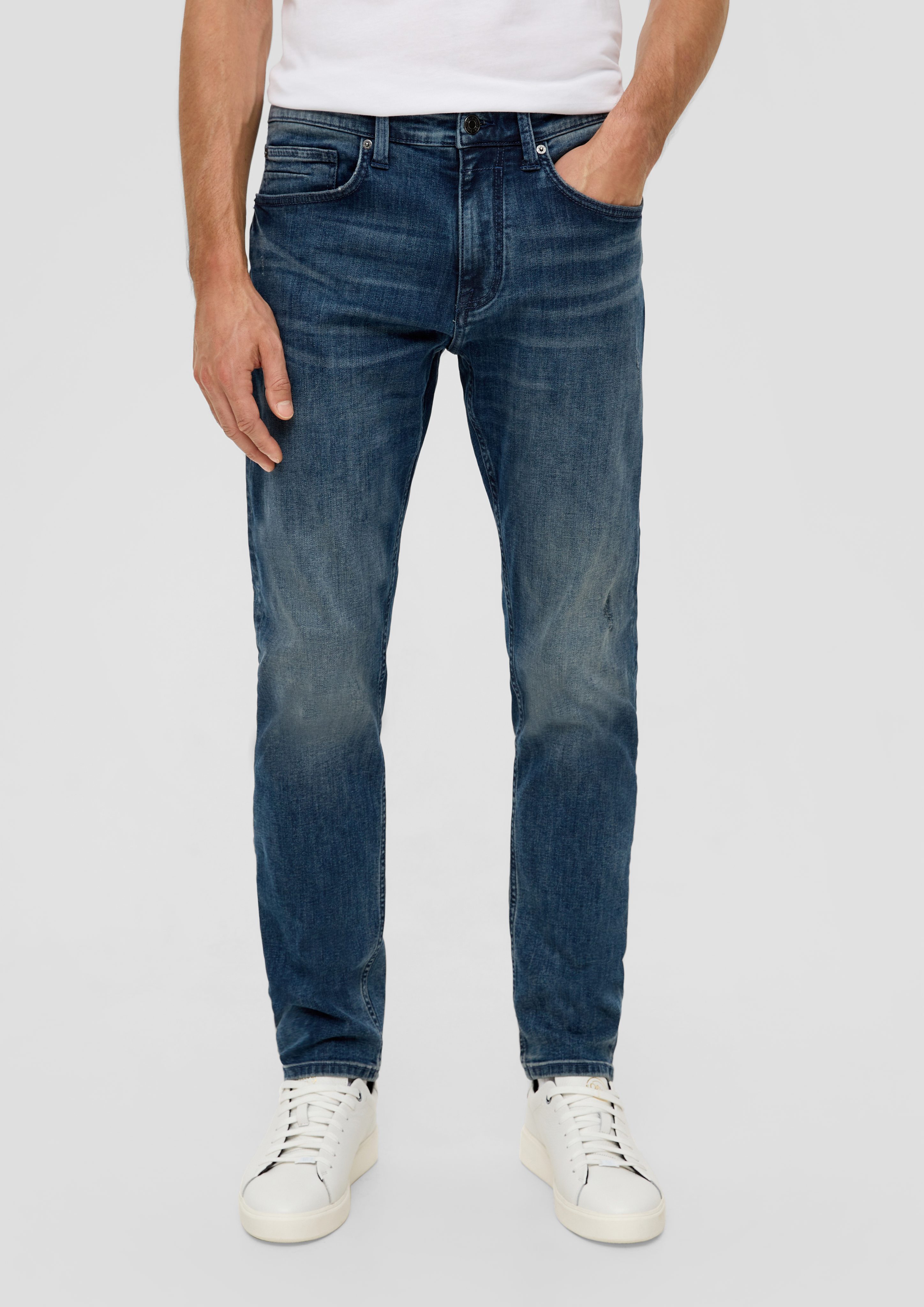 s.Oliver Stoffhose Jeans / Leg Fit Tapered Waschung Mid / Regular dunkelblau Rise 5-Pocket-Stil / / Leder-Patch