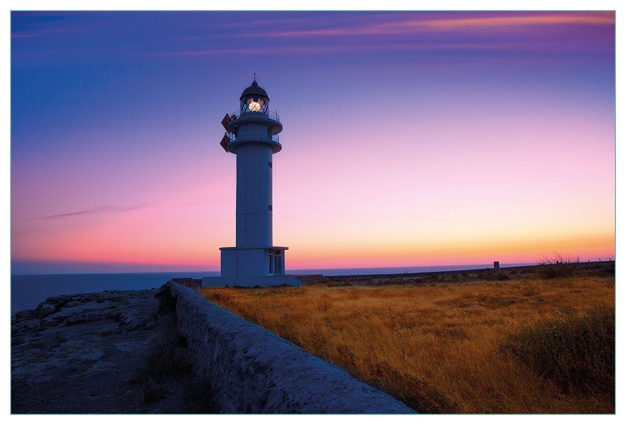 Wallario Küchenrückwand Leuchtturm am Abend auf den Balearen Malerischer Himmel, (1-tlg)