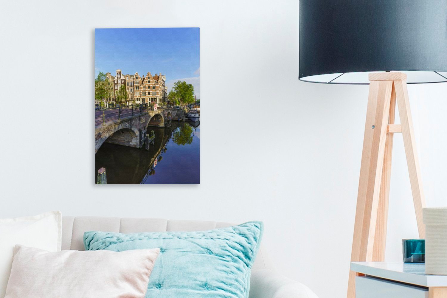 cm OneMillionCanvasses® Leinwandbild (1 20x30 St), Brouwersgracht Gemälde, in inkl. in fertig Leinwandbild Zackenaufhänger, Brücke der Nähe Eine den, in Amsterdam bespannt der