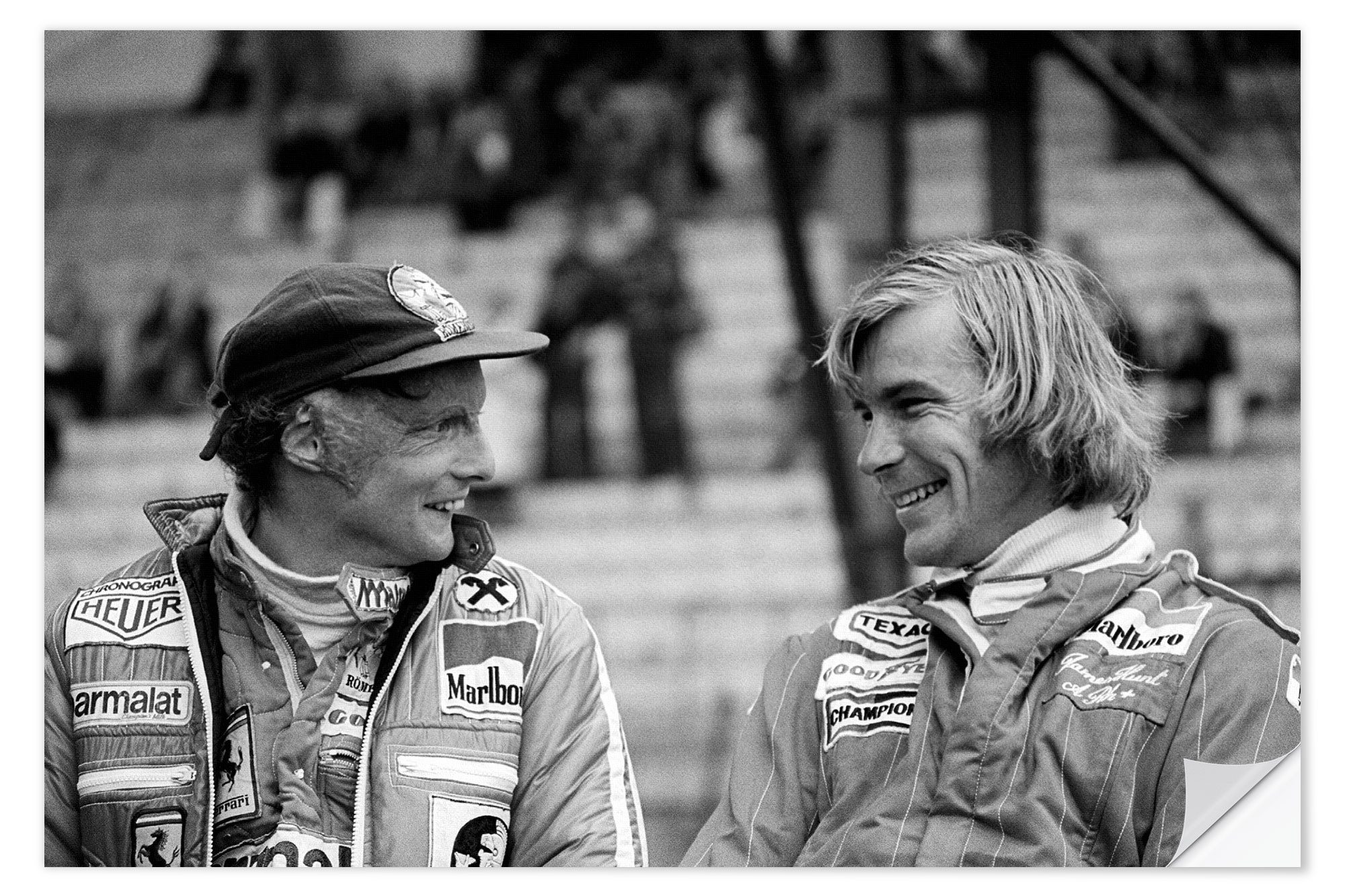 Posterlounge Wandfolie Motorsport Images, Niki Lauda und James Hunt, Formel 1 GP, Belgien 1977, Wohnzimmer Vintage Fotografie