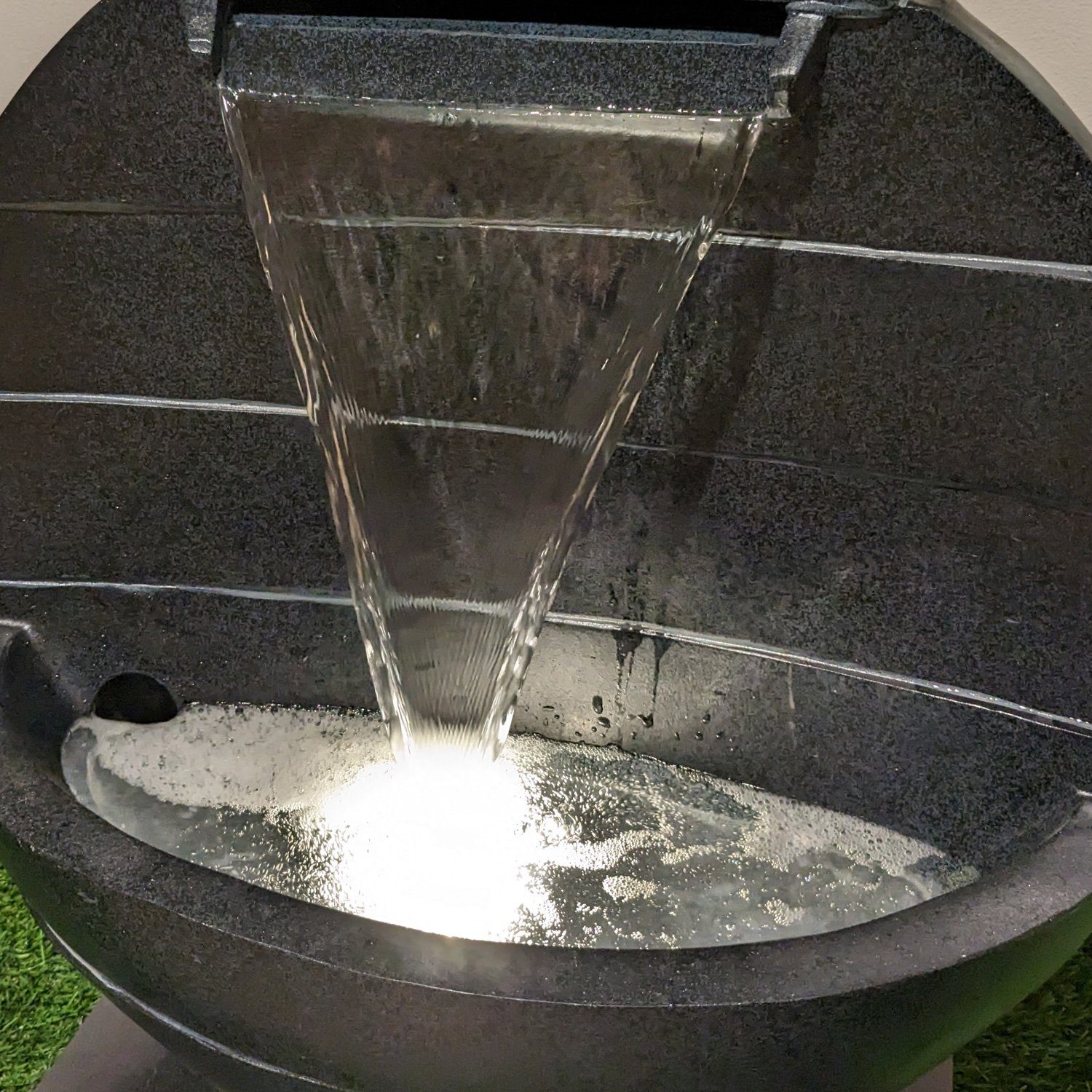 MARELIDA Gartenbrunnen Brunnen mit Wasserfall beleuchtet rund Polyresin Zierbrunnen 59cm, 21.5 cm Breite