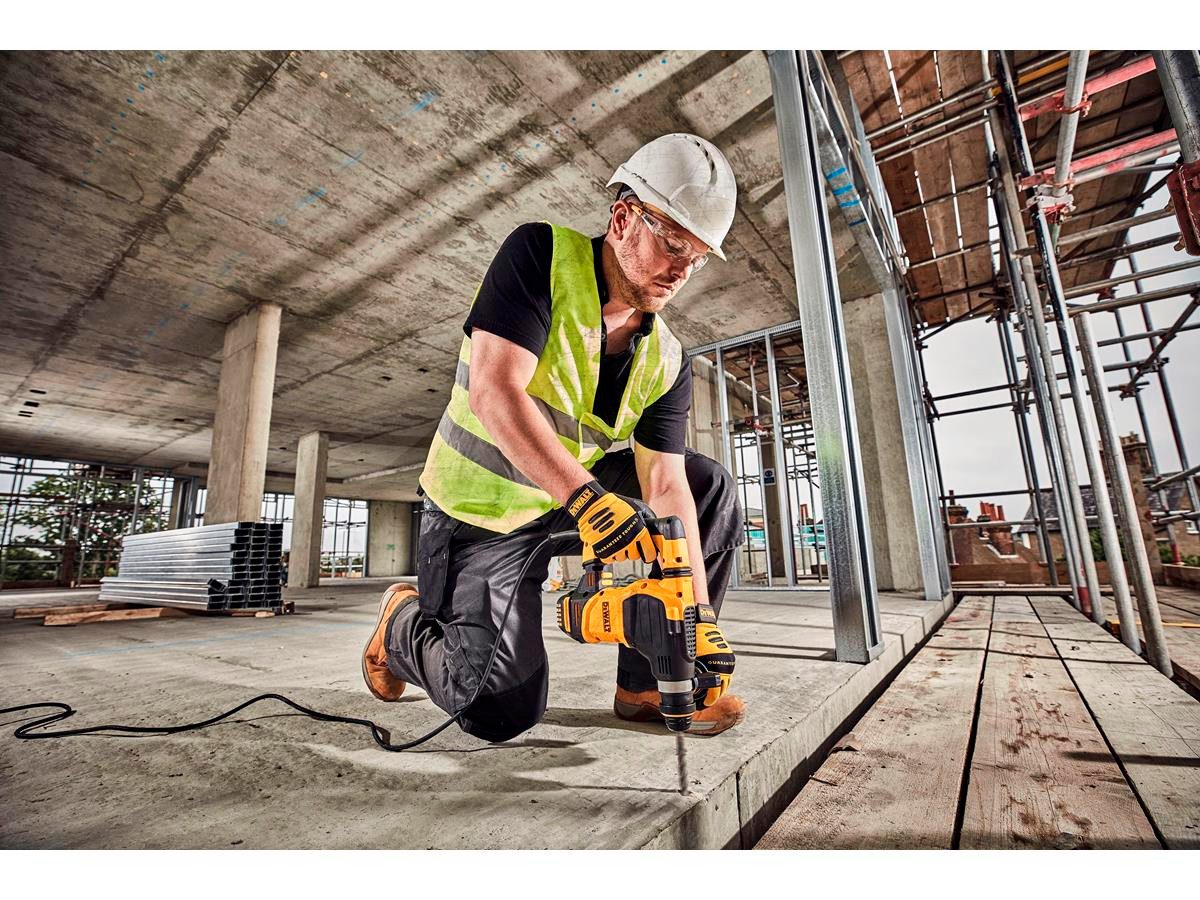 DeWalt Kombihammer SDS-plus 30mm 950Watt, 950 W Motorleistung, 3,5 Joule