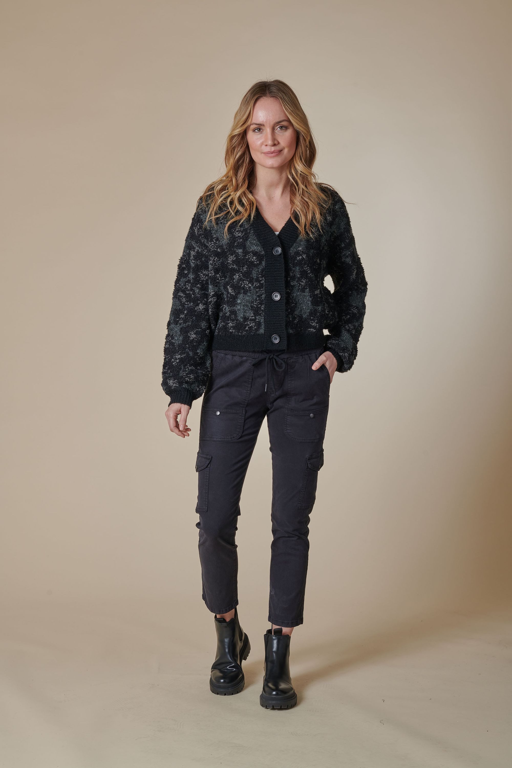 Zhrill Strickjacke Strickjacke ZHGLORIA ABSTRACT Schwarz günstig online kaufen