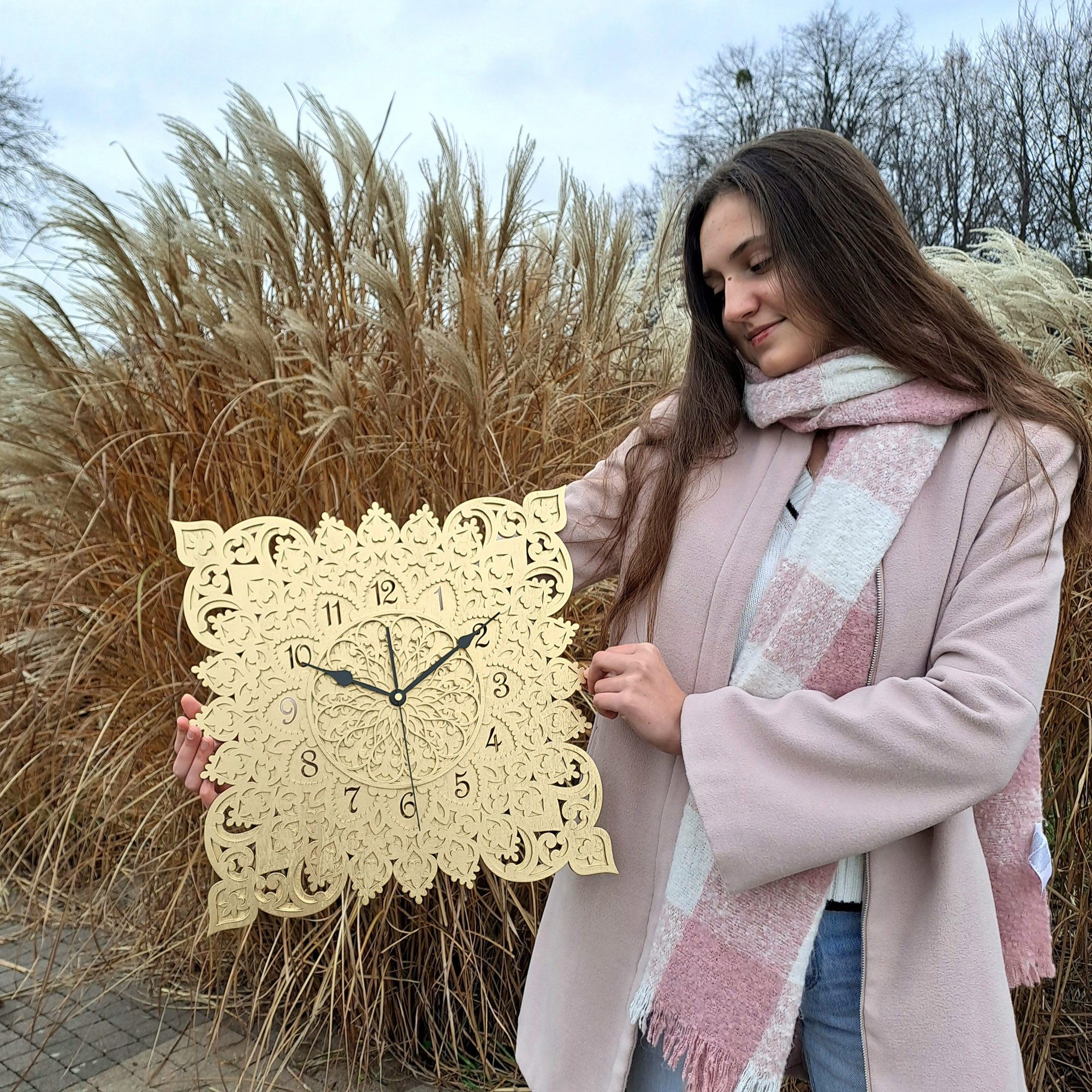 ORNAMENTI Wanduhr Grosse, goldene Wanduhr, Quadrat, Ornament, holz, hingucker Wanduhr (quadratisch, ohne Ticken, Gold Wanduhr, 3 Größen 40, 50, 60 cm)