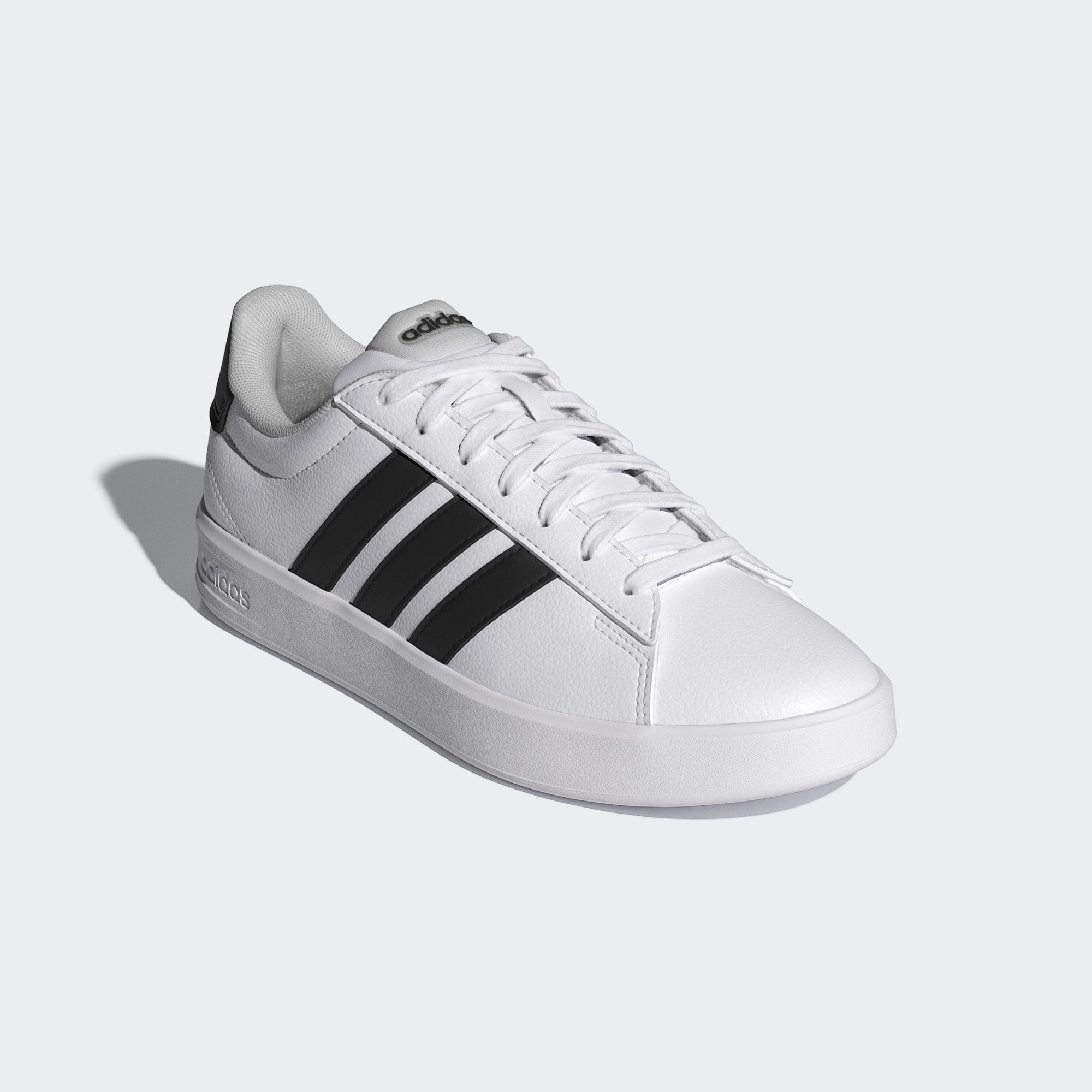 Cloud White / Core Black / Cloud White