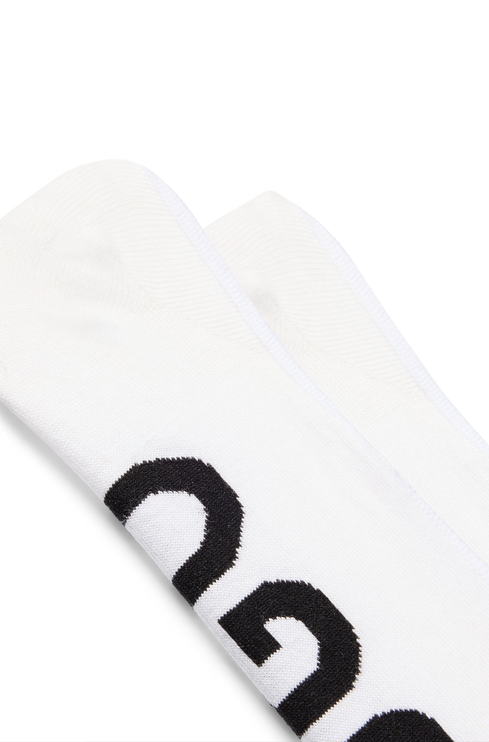 HUGO Sneakersocken 2P INVISIBLE W (Packung, 2-Paar, 2er) mit HUGO Logoschriftzug unter der Sohle