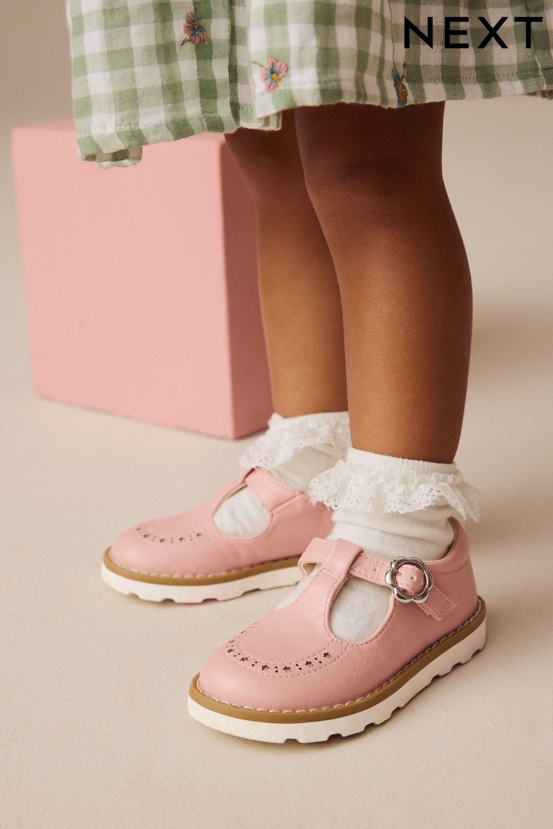 Next Schuhe mit T-Steg T-Strap-Sandale