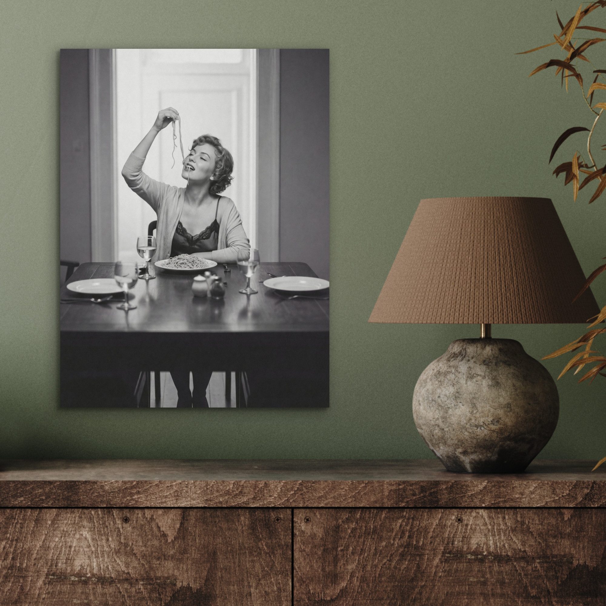 MuchoWow Gemälde Frau - Spaghetti - Schwarz - Weiß, Fotodruck (1 St), Akustikpaneele, Wandpaneele, Schalldämmung, Akustikbilder 30x40 cm