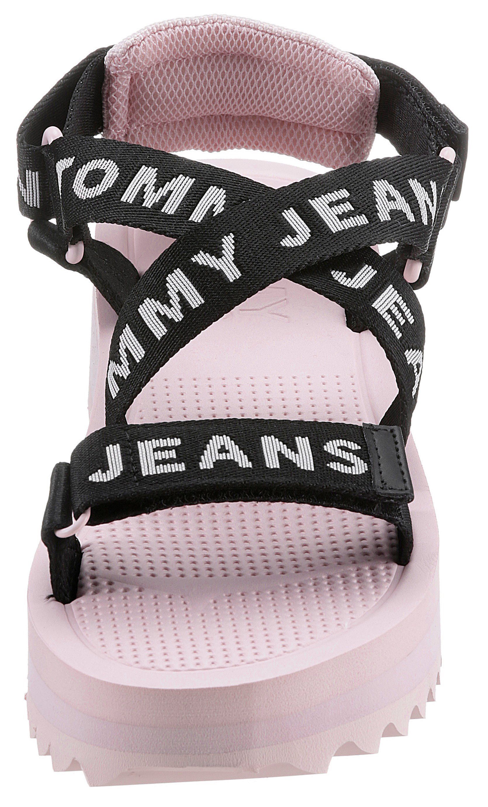 im FLTFRM SNDL Tommy Trekkinglook Riemchensandale EVA Jeans TOMMY JEANS rose-schwarz