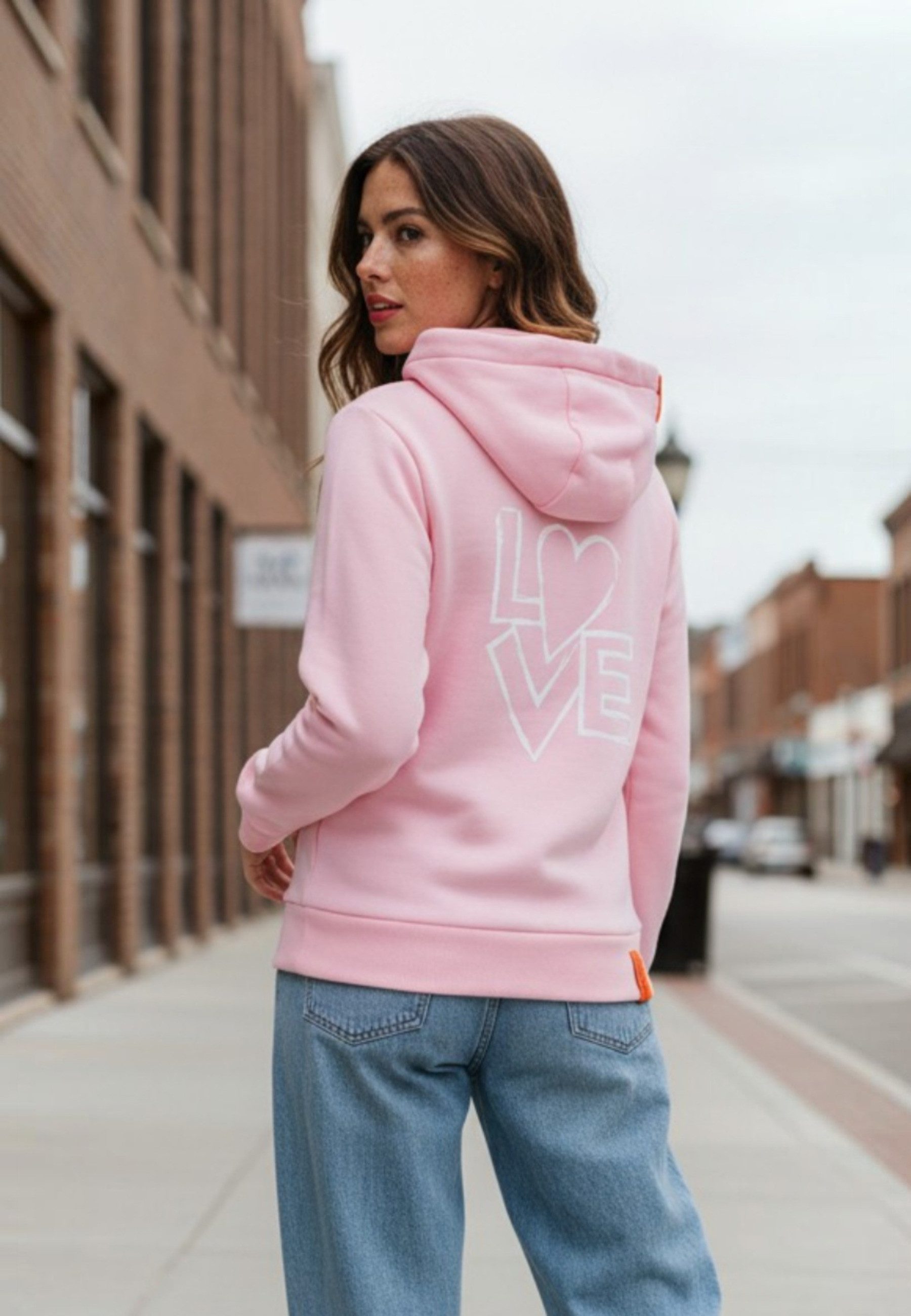 salzhaut Sweatjacke SÖÖTE - LOVE RÜCKEN Damen Tailliert komfortabler Fit, nordisch klar – entspannter Look mit Haltung