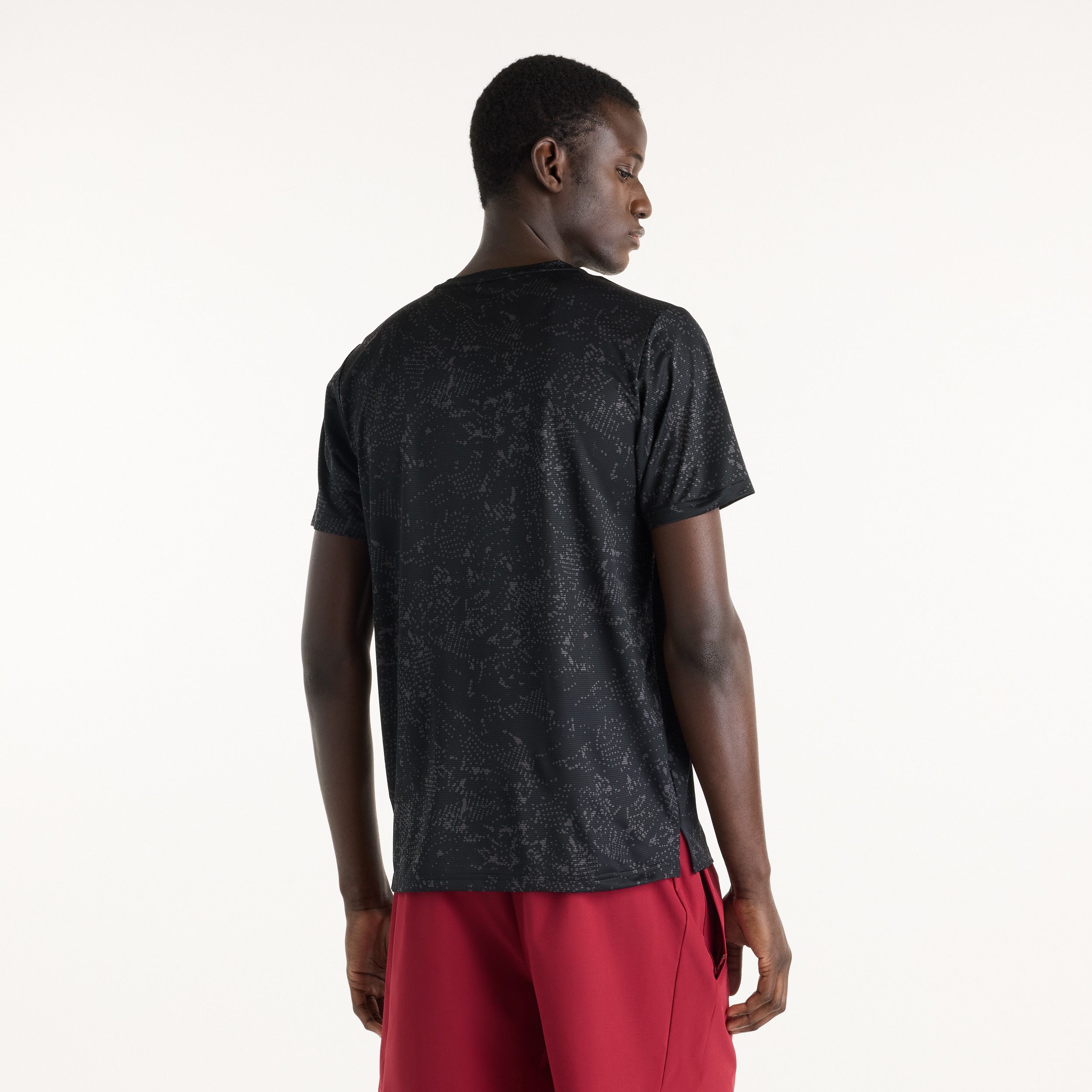 New Balance Laufshirt SPORT ESSENTIAL PRINTED T-SHIRT für Lauftraining und vielseitige Aktivitäten, aus Polyester